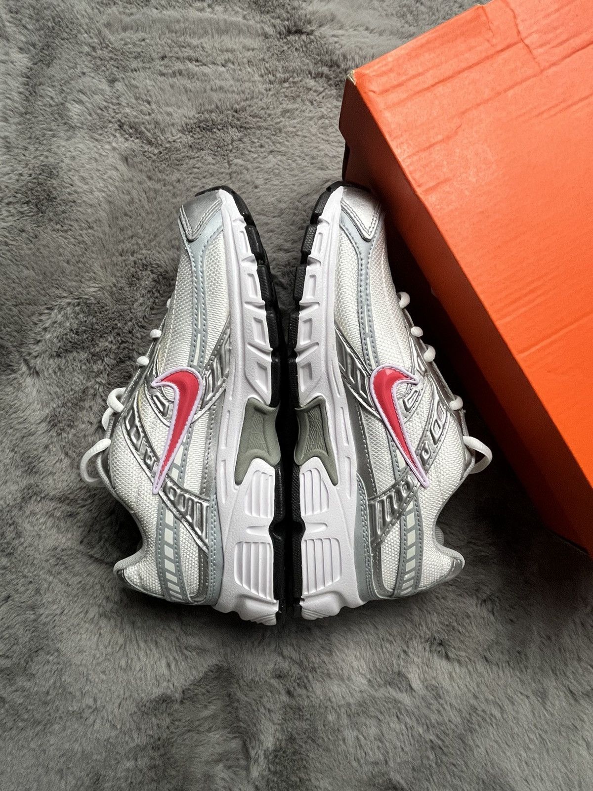 Nike Chaussures Nike Initiator pour femme taille 38 Size US 7 / IT 37 - 4 Thumbnail