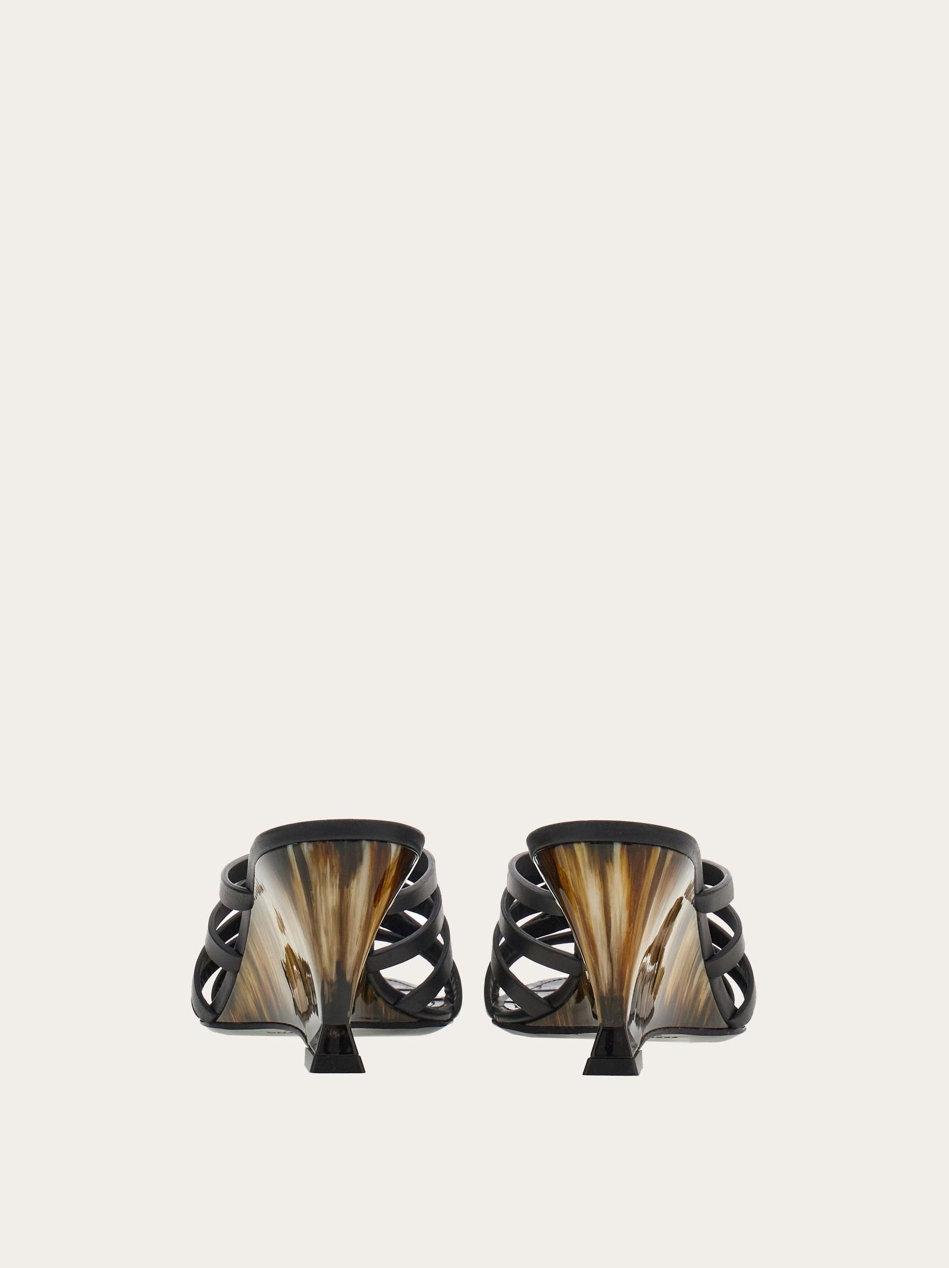 Salvatore Ferragamo o1s1rm0924 Gancini Wedge Slide in Nero Size US 8.5 / IT 38.5 - 3 Thumbnail