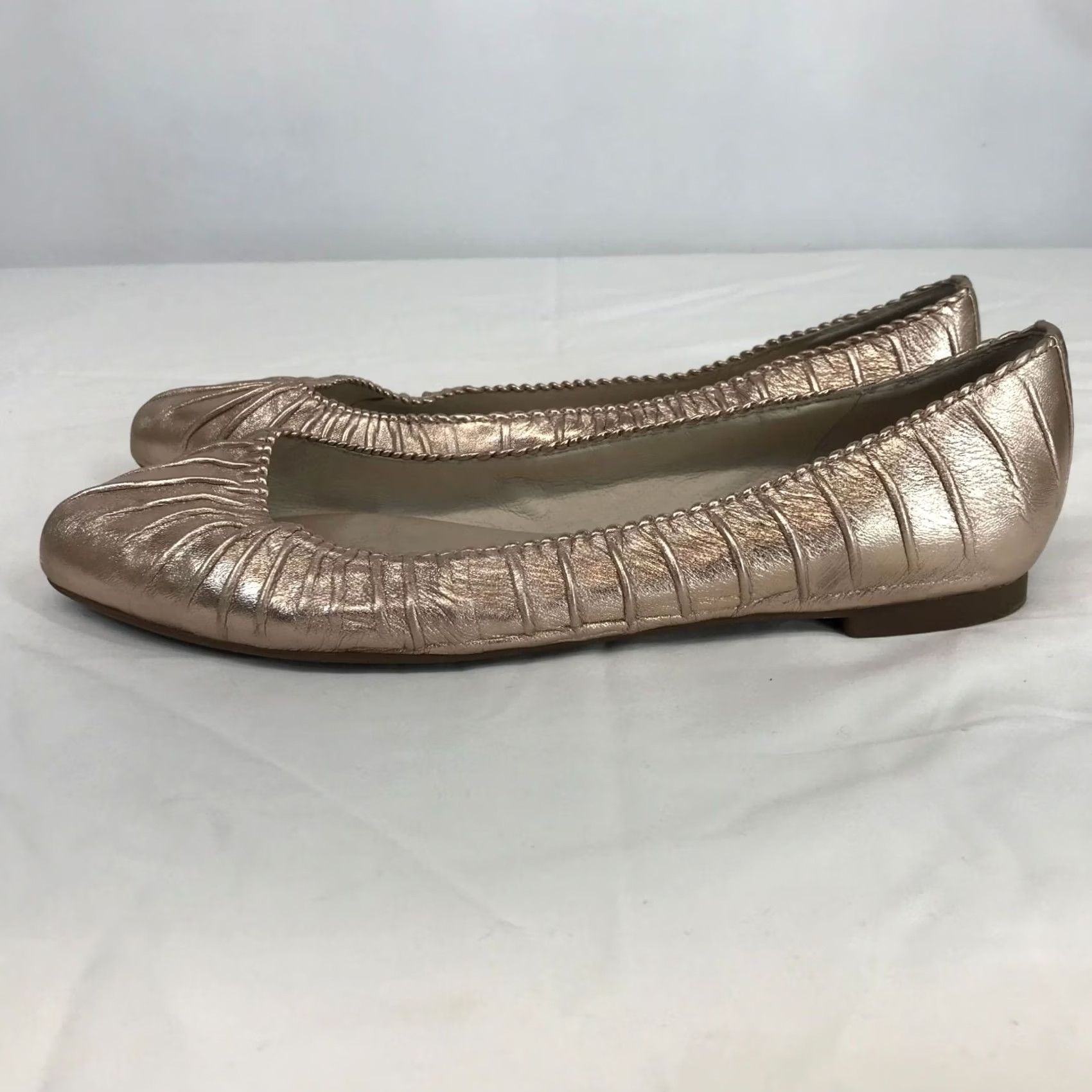 Vintage LOUISE ET CIE WOMENS 11 BALLET FLAT with SMALL HEEL GOLD Leather Ashlin Bod Size US 11 / IT 41 - 4 Thumbnail
