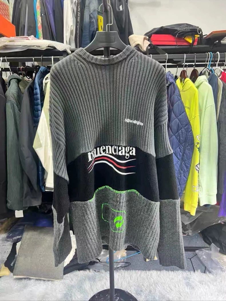 Balenciaga Balenciaga Printed Logo Sweater S - dmc Size US S / EU 44-46 / 1 - 1 Thumbnail