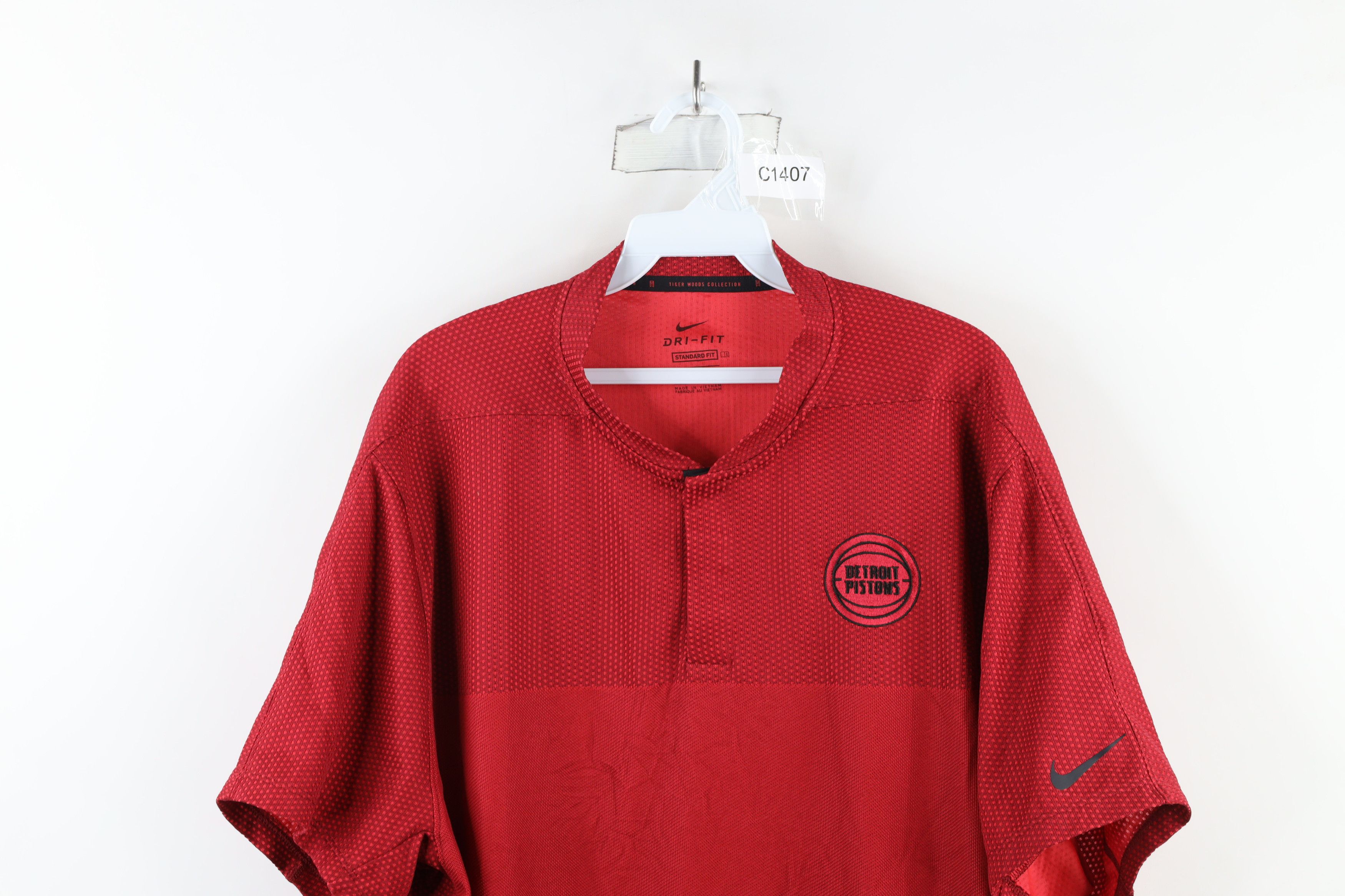 Nike × Vintage Nike Tiger Woods Detroit Pistons Basketball Henley T-shirt Size US XL / EU 56 / 4 - 2 Thumbnail