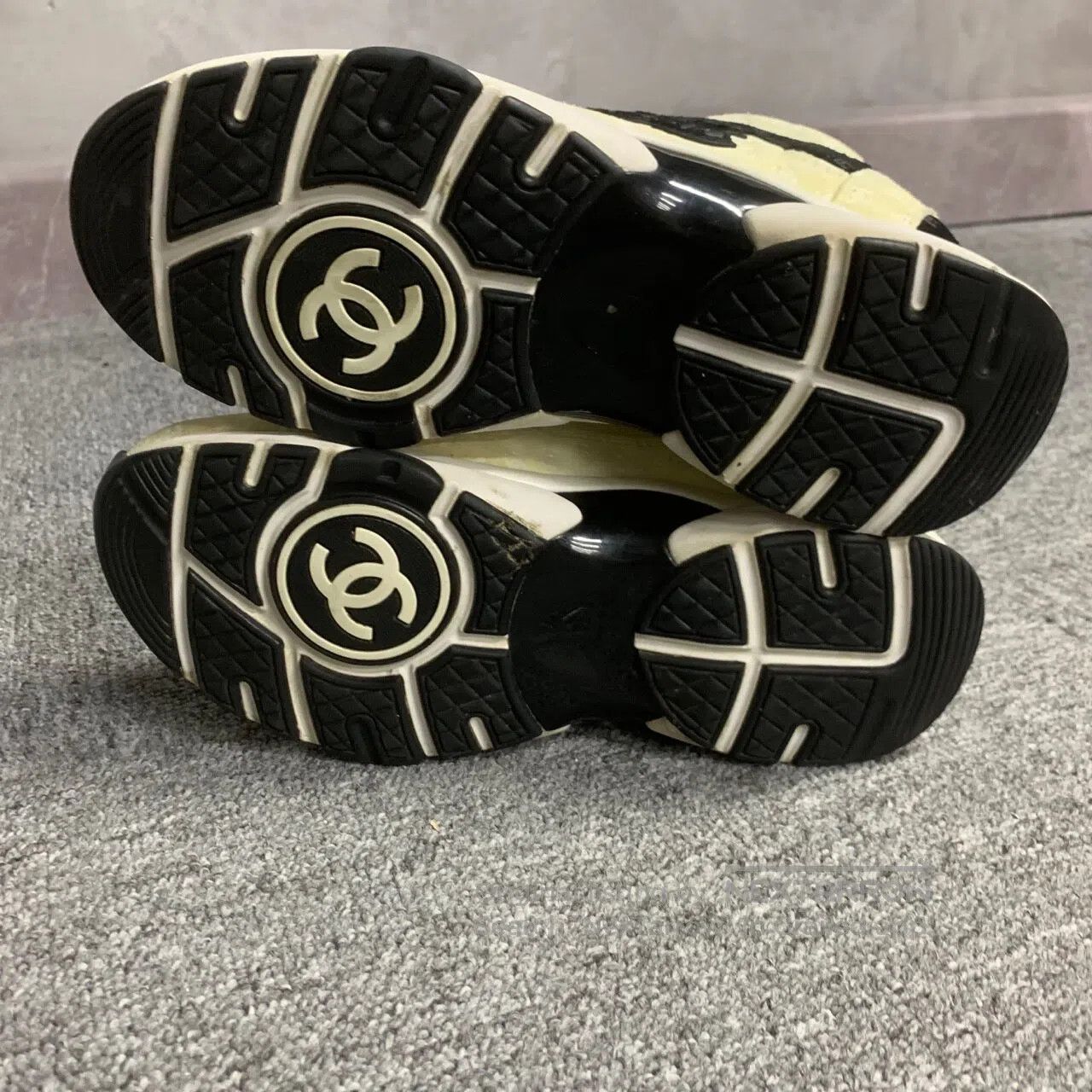 Chanel Chanel The logo with a fully printed pattern is featured o Size US 5.5 / IT 35.5 - 4 Thumbnail
