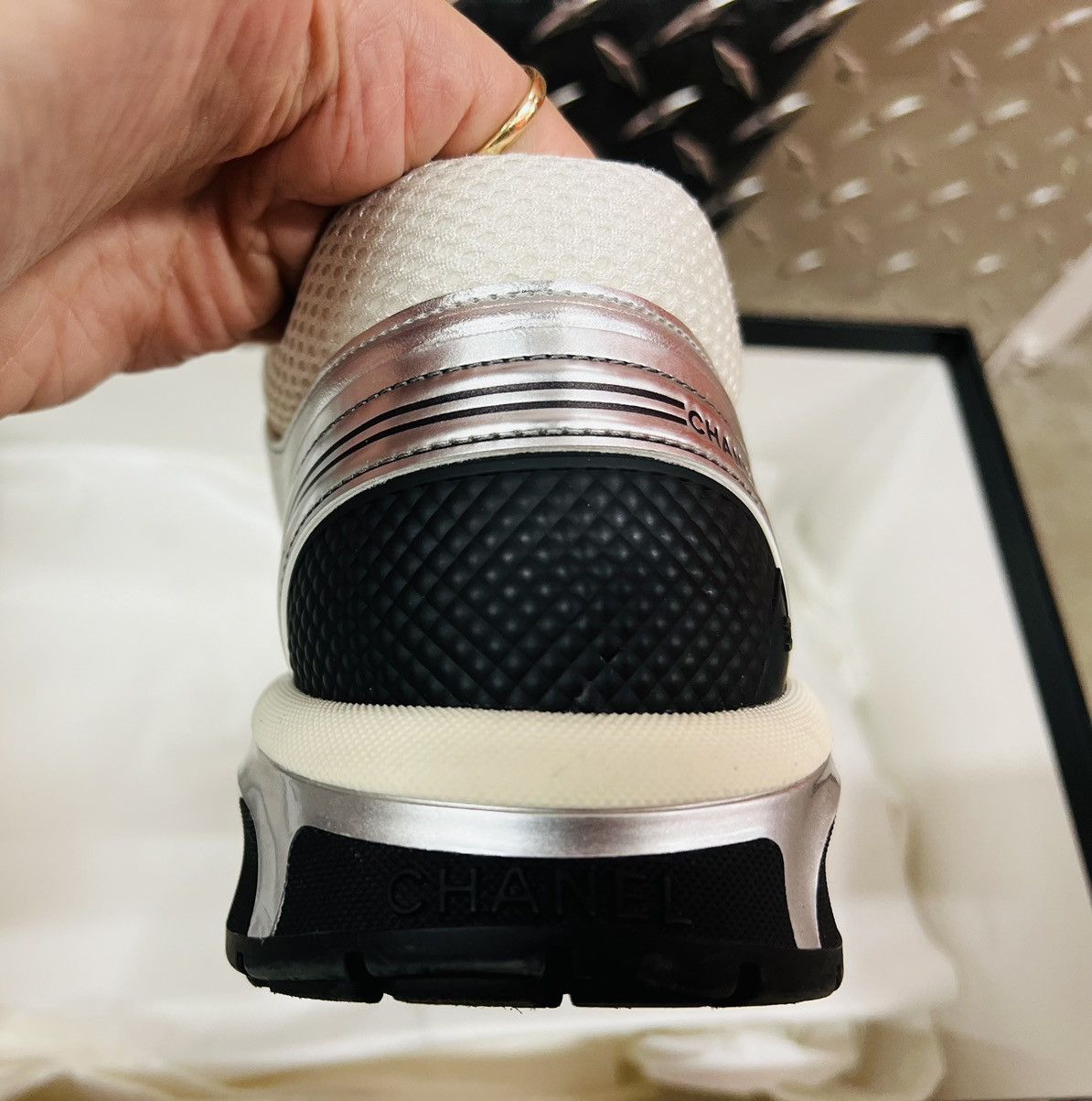Chanel Chanel CC Logo Laminate Silver White Sneakers 40 Cruise 23 Size US 9 / IT 39 - 9 Thumbnail