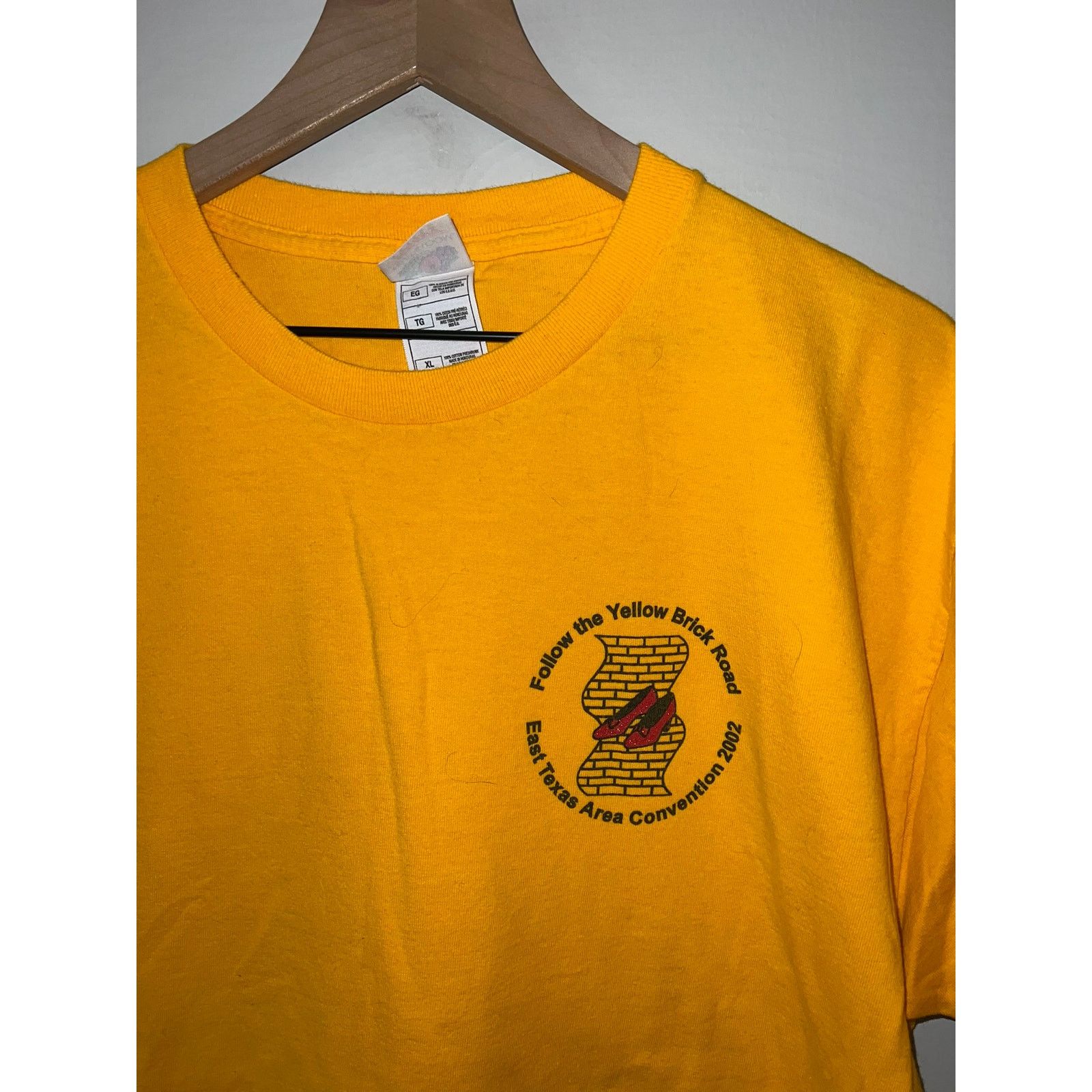 Fruit Of The Loom Vintage Yellow Brick Road Shirt East Texas Area 2002 Tee XL Size US XL / EU 56 / 4 - 2 Thumbnail