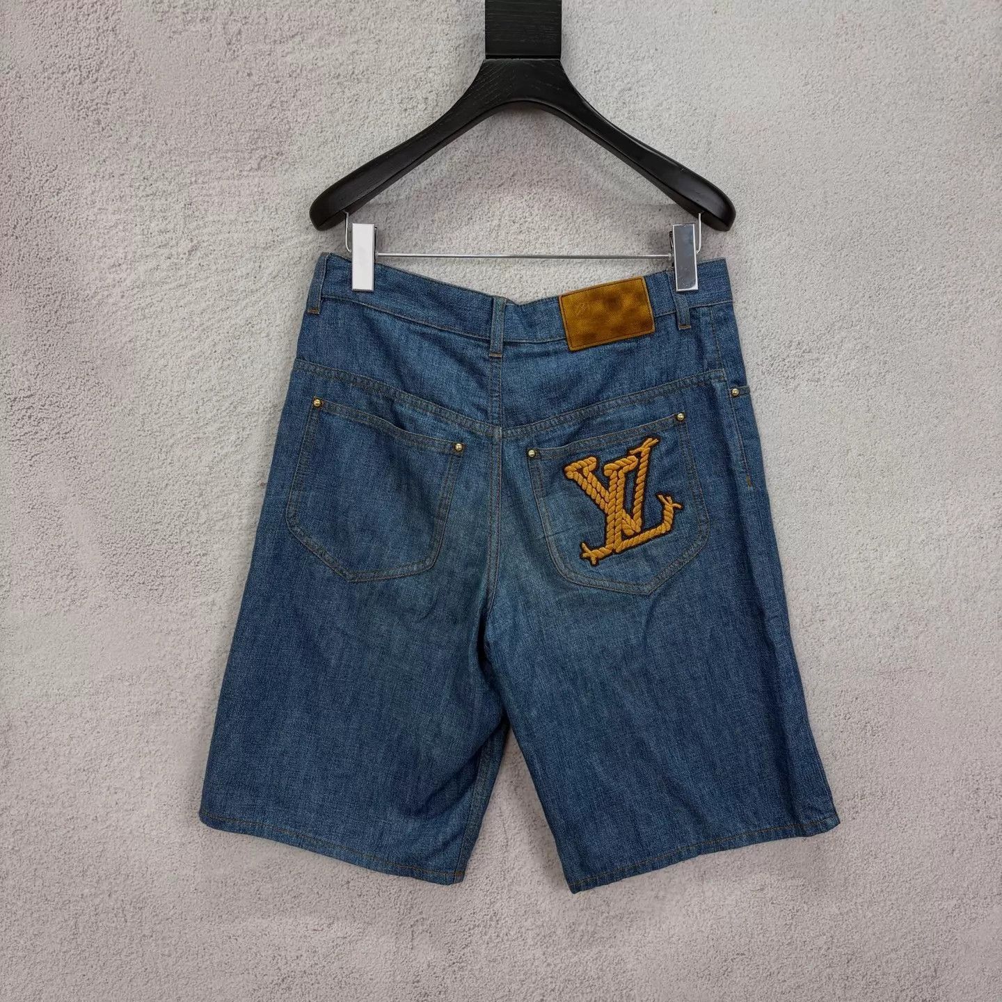 Louis Vuitton LOUIS VUITTON FW24 Men's Blue Denim Short LV Logo Ropo Size US 29 - 2 Thumbnail