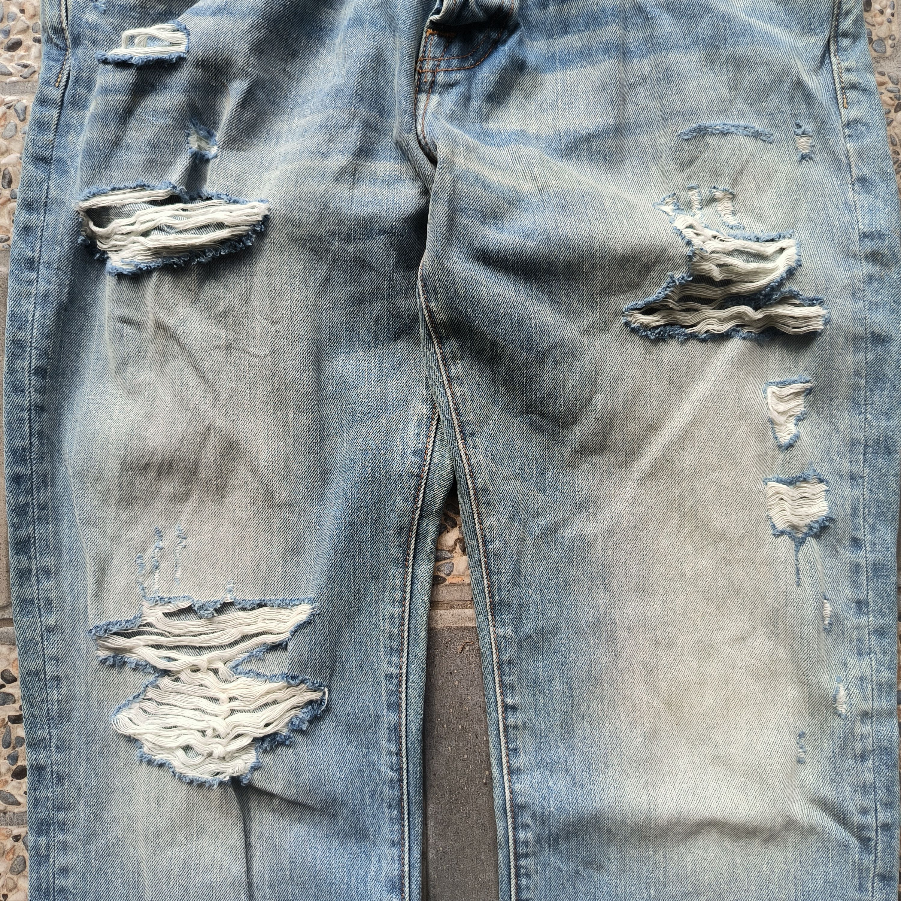 Abercrombie & Fitch Vintage Abercrombie Distressed Jeans Size US 31 - 2 Thumbnail