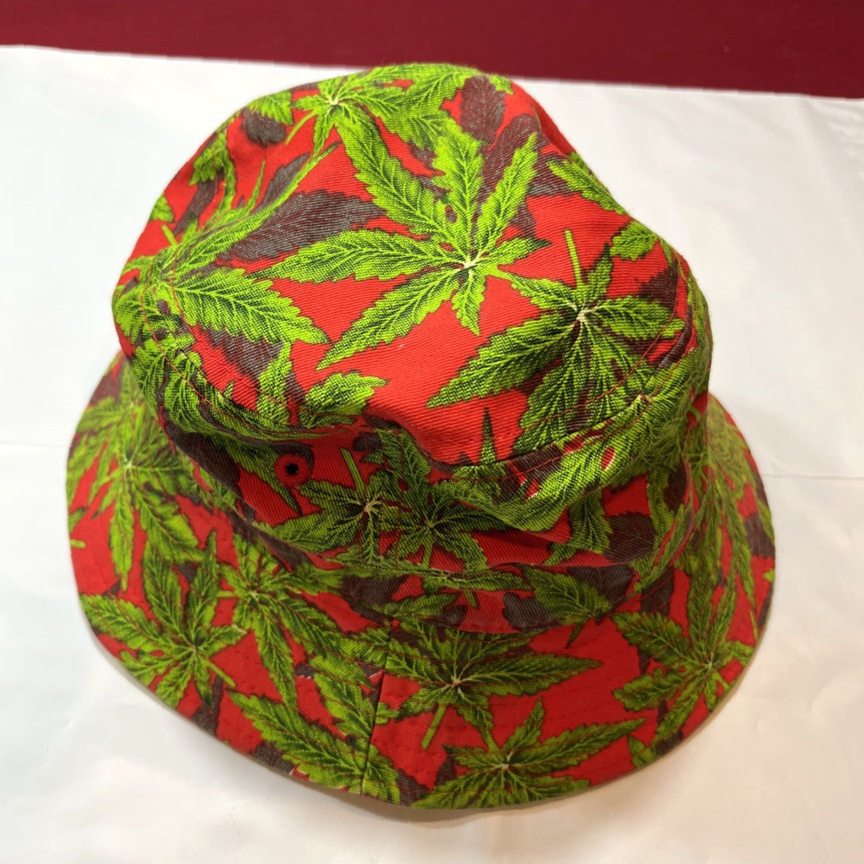 Vintage VINTAGE Top Level BUCKET Hat Unisex Adults One Size Cotton Canvas Marijuana Leaf Red Green Beach Casual 4/20 Size ONE SIZE - 3 Thumbnail