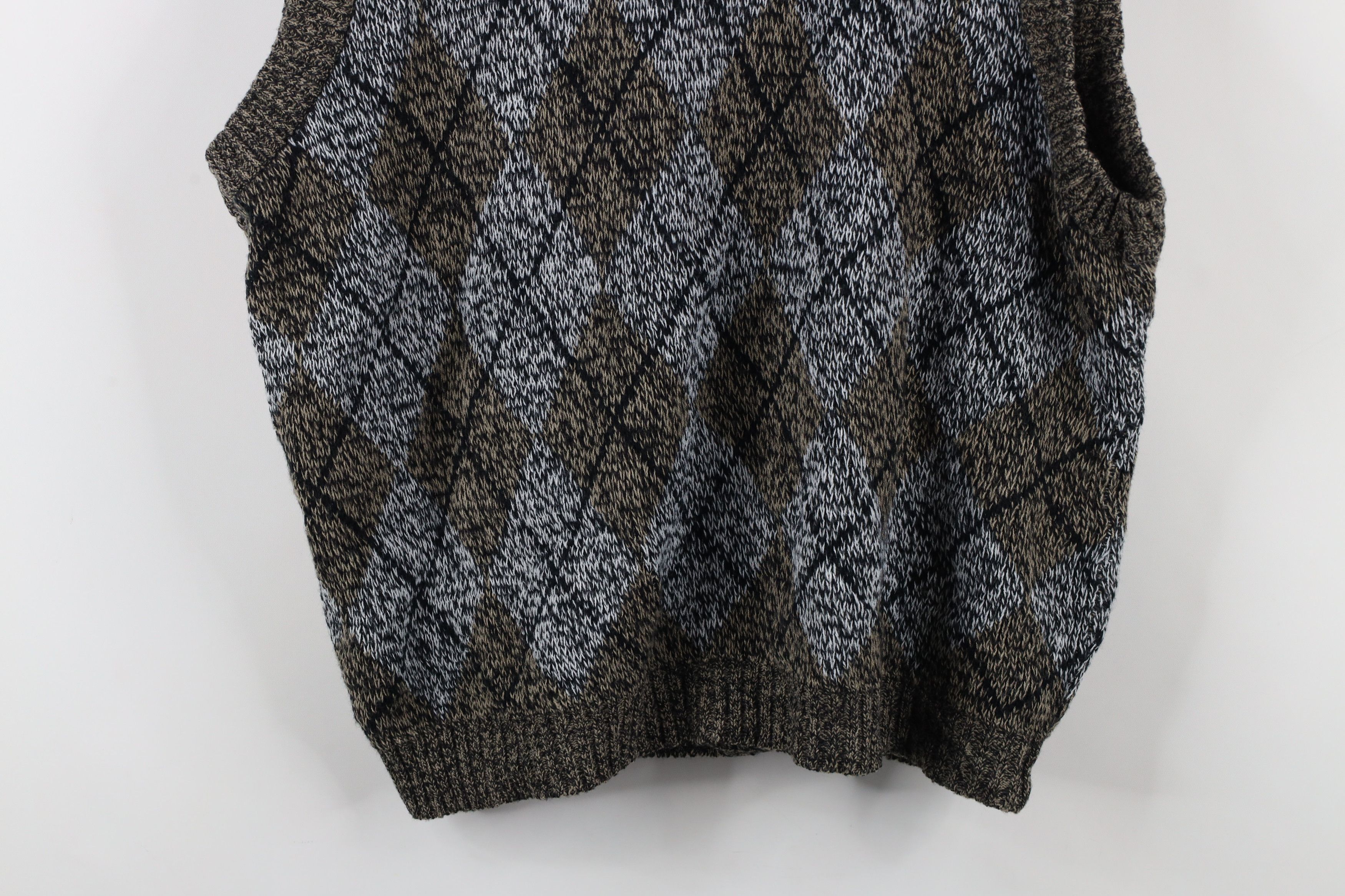 Vintage Vintage 90s Streetwear Diamond Knit Cardigan Sweater Vest Size US XL / EU 56 / 4 - 9 Thumbnail