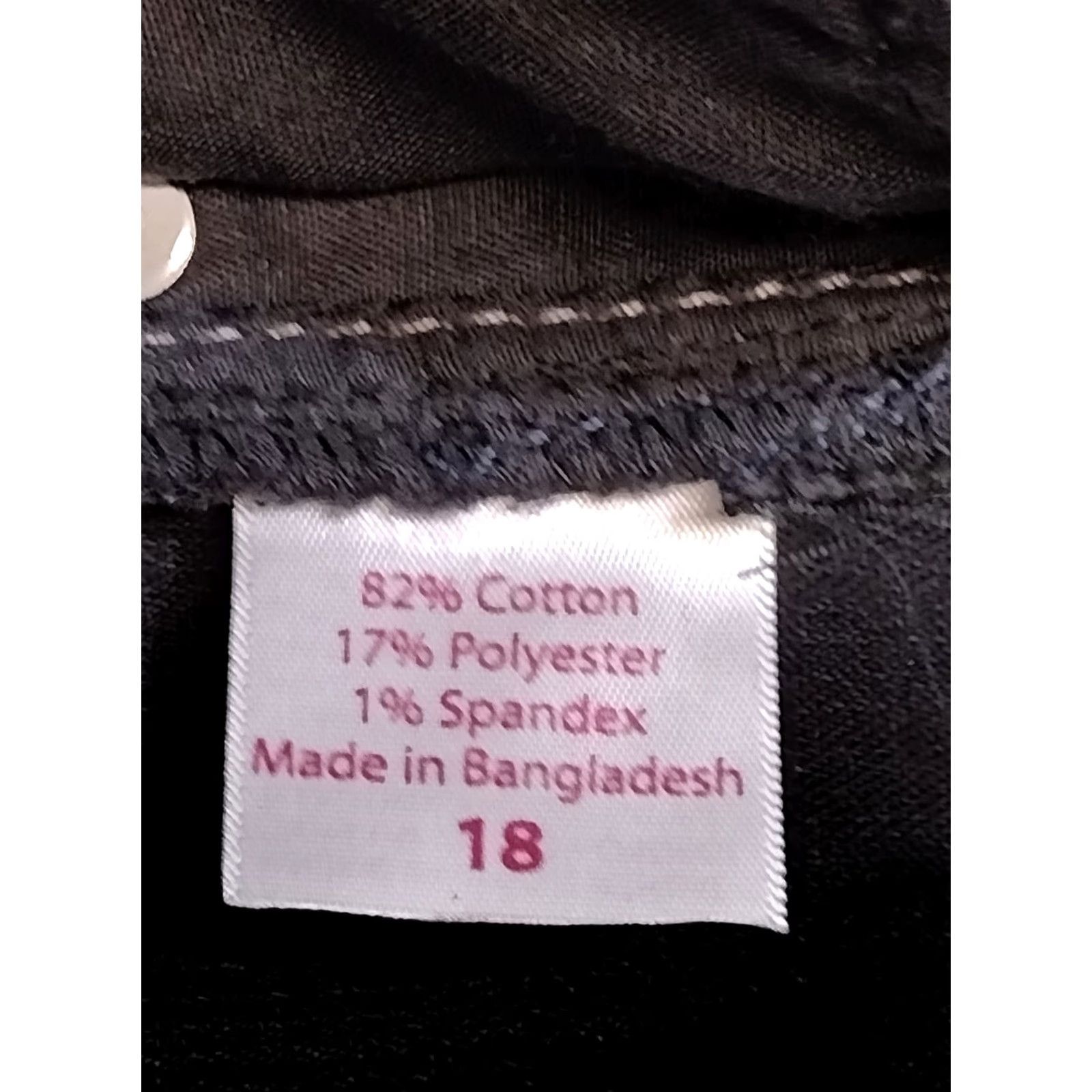 Vintage F&F Jeans Women's 18 Black Dark Wash Mid Rise Capri Jeans Size 40" / US 18 - 6 Thumbnail