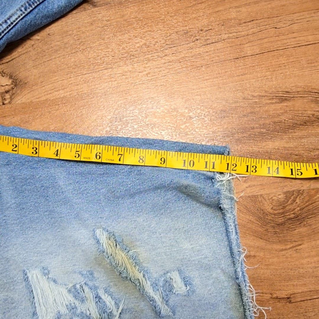 Levi's Levi's Distressed Denim Shorts Ripped Light Wash Blue 34 Size US 34 / EU 50 - 11 Thumbnail