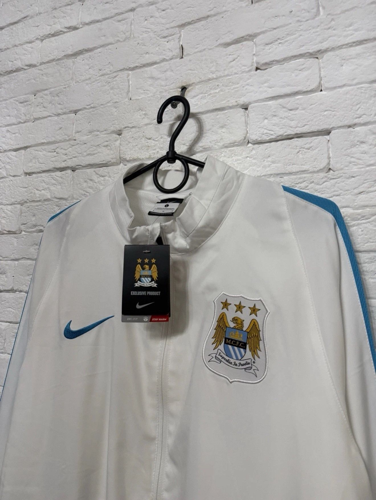 Nike Vintage Nike Manchester City Brand New Nylon Track Jacket Size US L / EU 52-54 / 3 - 2 Thumbnail
