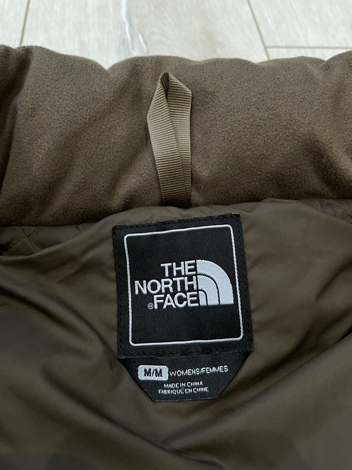 The North Face THE NORTH FACE NUPTSE 700 DOWN PUFFER BROWN VEST WOMENS M Size M / US 6-8 / IT 42-44 - 6 Thumbnail