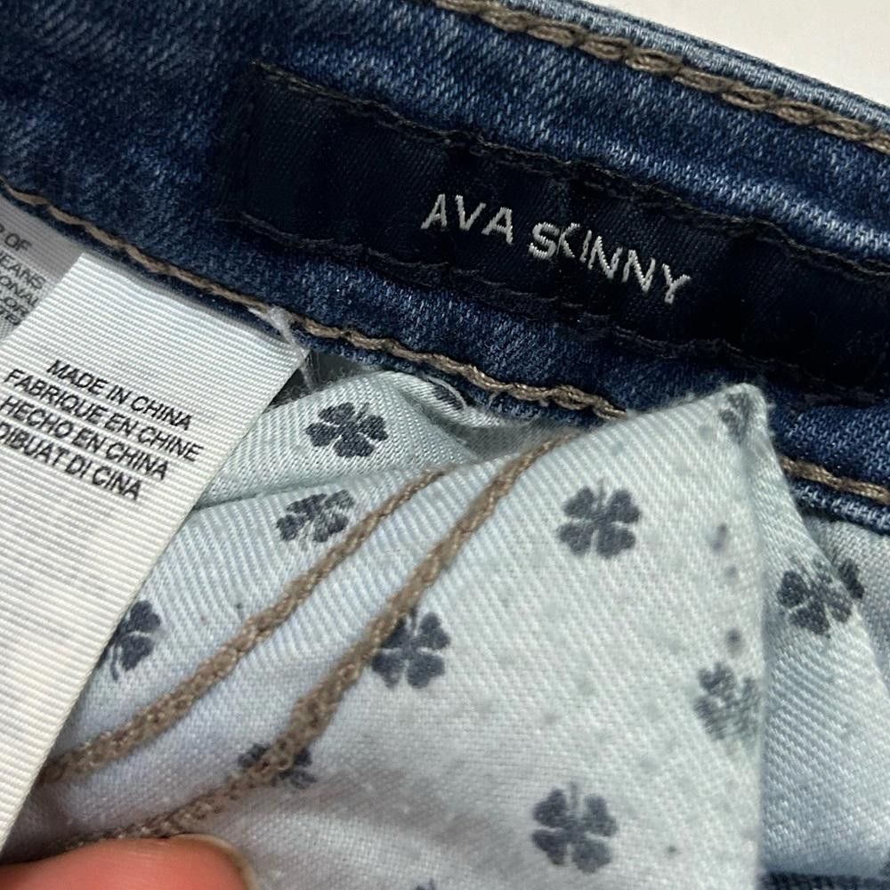 Lucky Brand Lucky Brand l Ava Mid Rise Skinny Distressed Jeans Size 10 Size 32" / US 10 / IT 46 - 9 Thumbnail