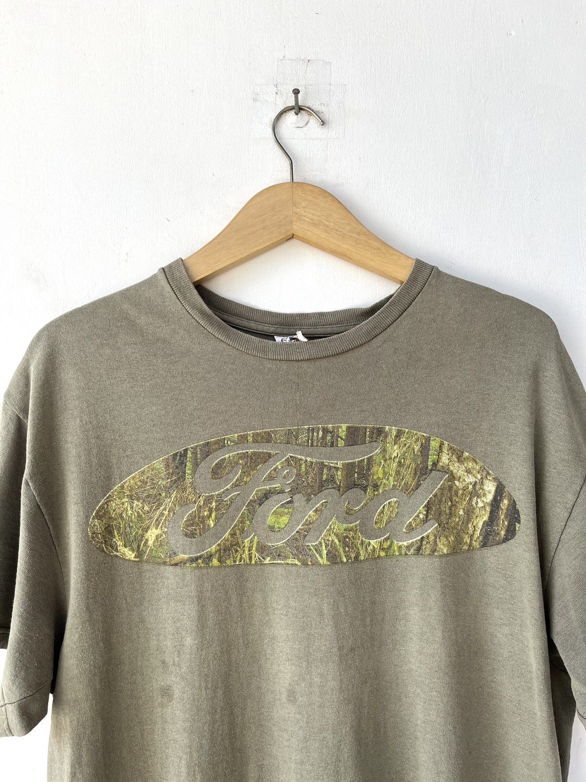 Vintage Ford Realtree Logo Tees