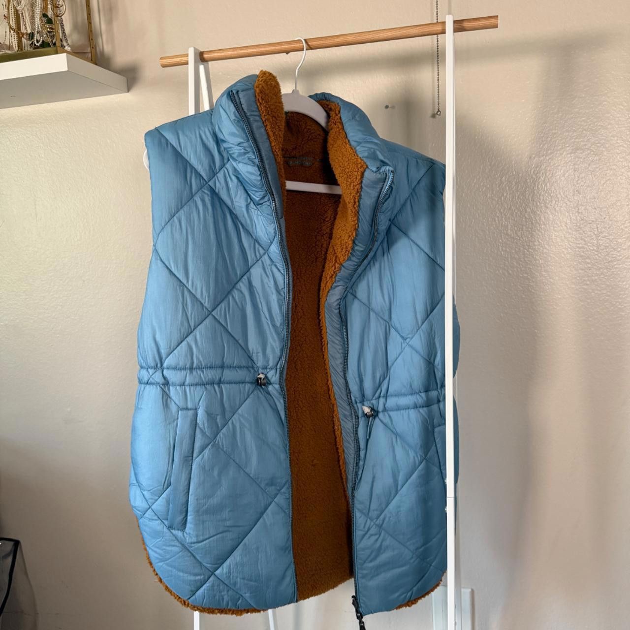 Free People reversable puffer vest🤎💙 Size US M / EU 48-50 / 2 - 2 Thumbnail