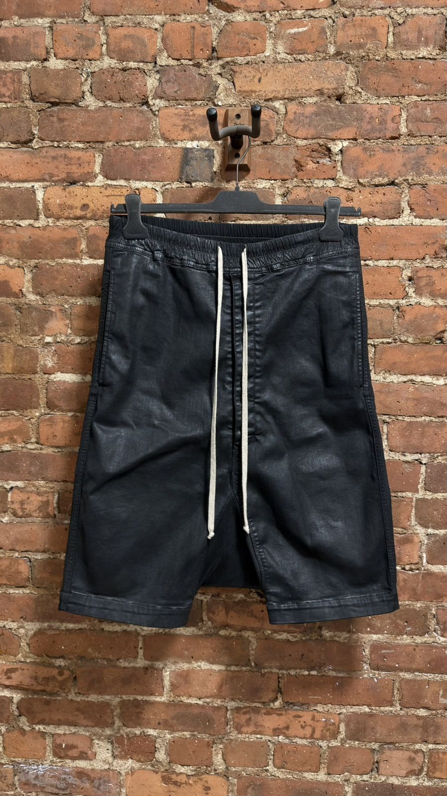 Rick Owens Drkshdw Rick Owens heavy waxed pod short SBW Size US 30 / EU 46 - 1 Thumbnail