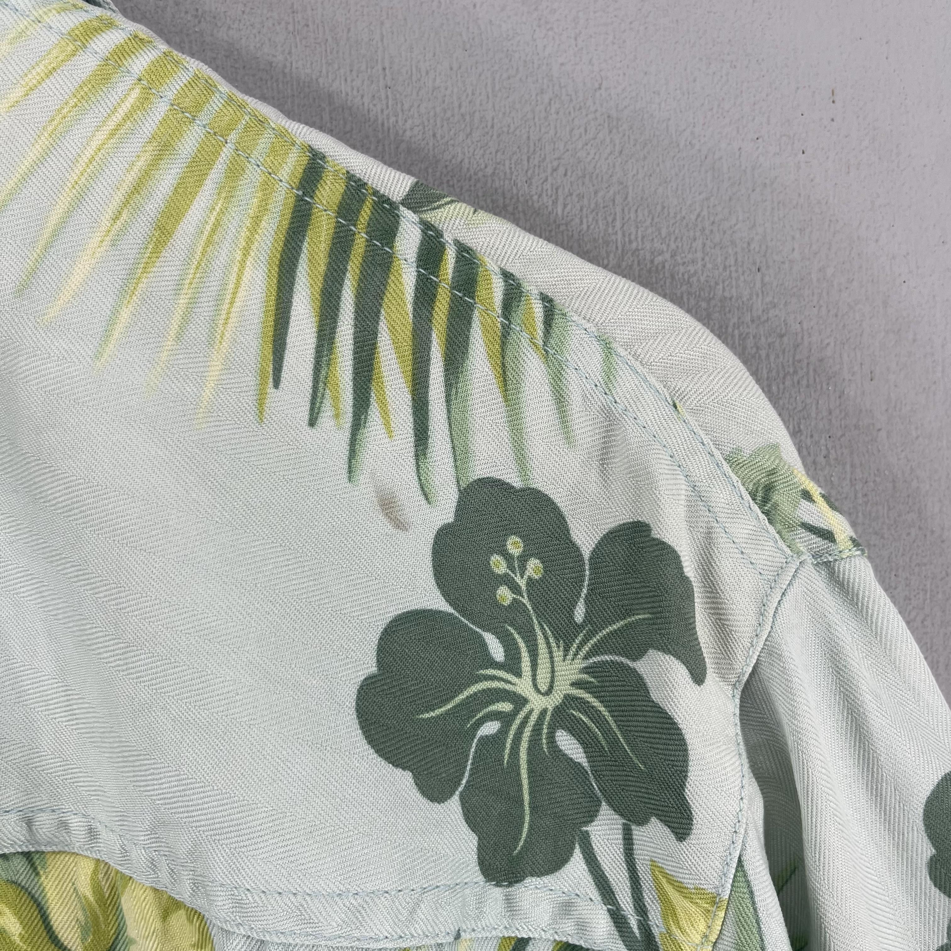 Vintage TOMMY BAHAMA Hawaii Floral Hibiscus Motive Shirt