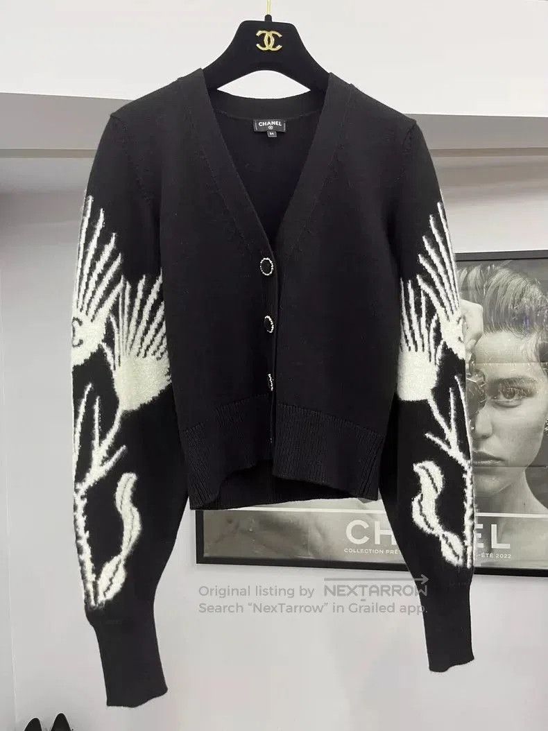 Chanel Chanel Women's Castle Knit Cardigan. Size US M / EU 48-50 / 2 - 1 Thumbnail