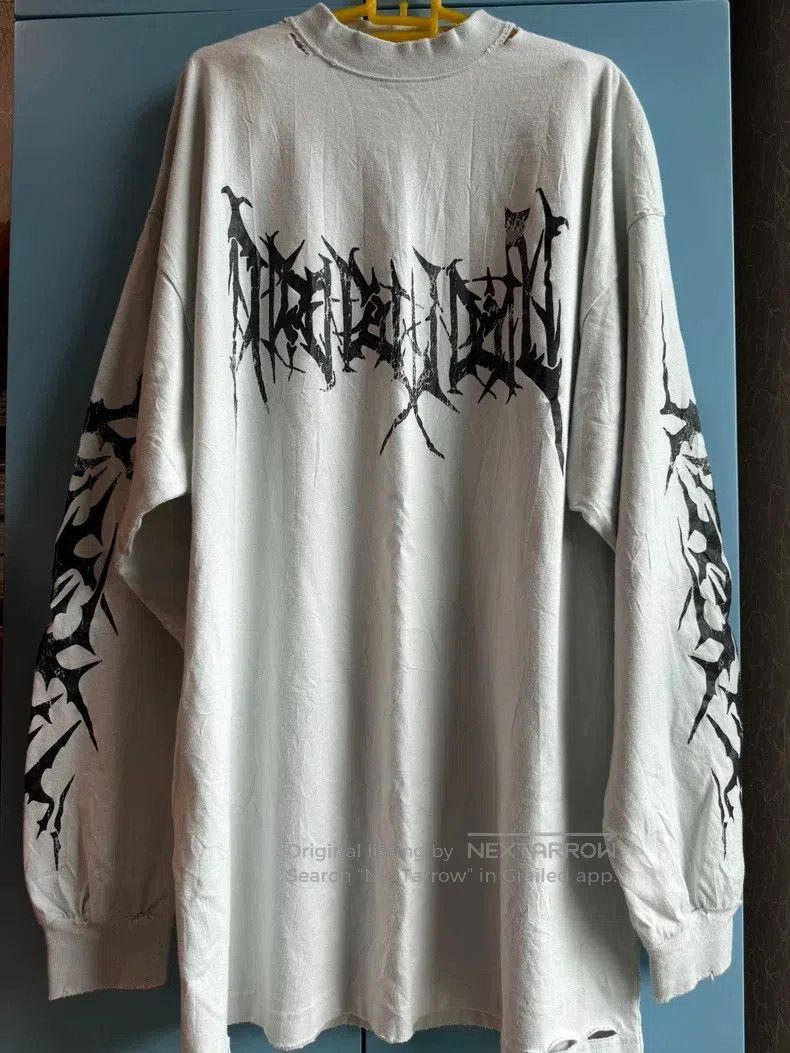 Balenciaga Balenciaga New Sanskrit Letter Longsleeve. Size US S / EU 44-46 / 1 - 1 Thumbnail