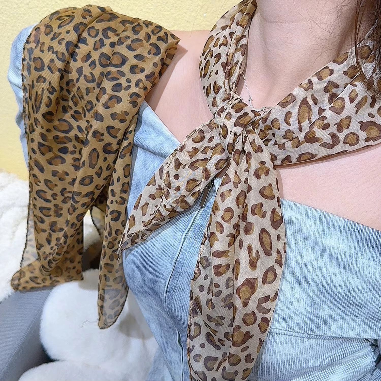 Japanese Brand Retro spicy leopard print handscarf Size ONE SIZE - 4 Thumbnail