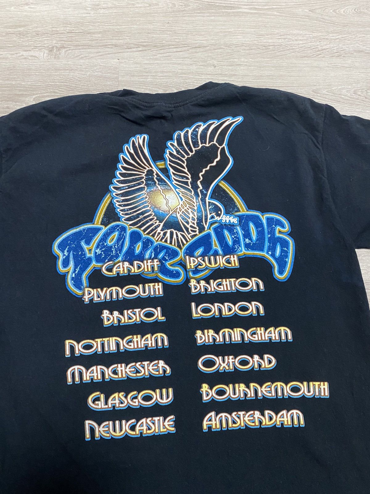 Band Tees The Moody Blues Tour tee 2006 Europe sz L Size US L / EU 52-54 / 3 - 9 Thumbnail