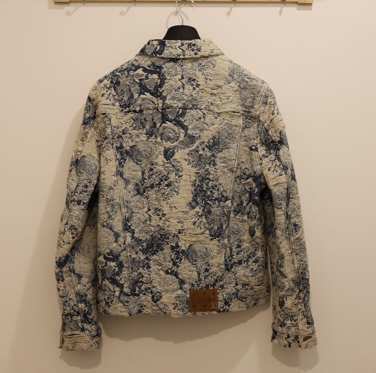 Louis Vuitton Louis Vuitton distressed denim jacket size 52 Size US L / EU 52-54 / 3 - 2 Thumbnail