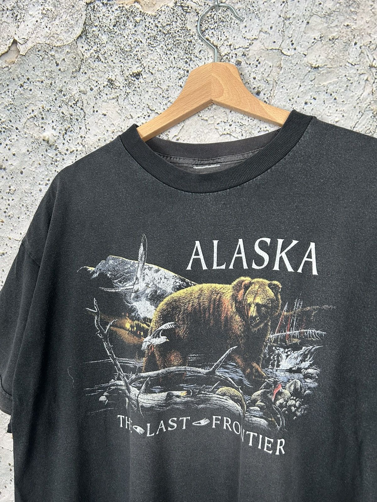 Vintage Vintage Alaska Animal Graphic Tee Washed 90s Hype Rare Size US L / EU 52-54 / 3 - 3 Thumbnail