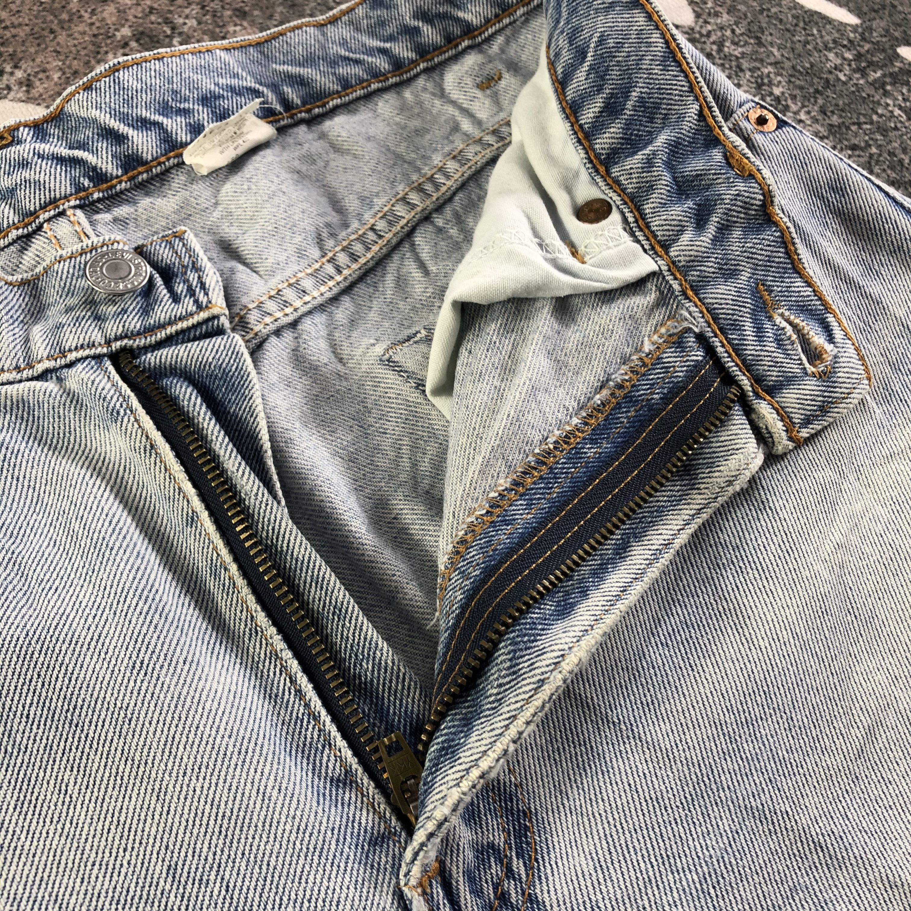 Levi's Vintage 90s Levis 505 Jeans Light Wash Denim KJ3107 Size US 30 / EU 46 - 8 Thumbnail