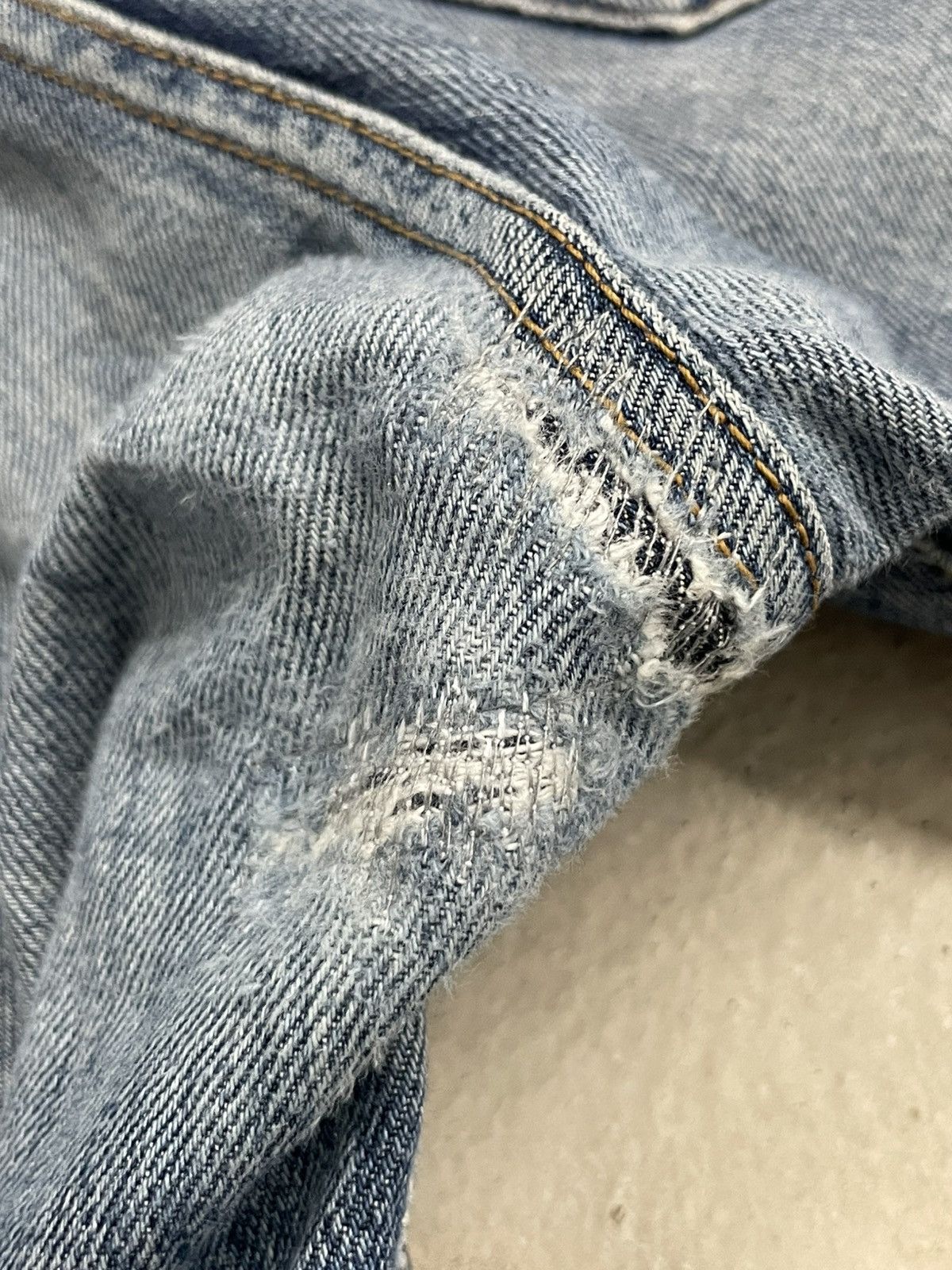 Levi's × Vintage Vintage Y2K Levis 501 Whisker Light Wash Minor Distressed Size US 32 / EU 48 - 16 Thumbnail