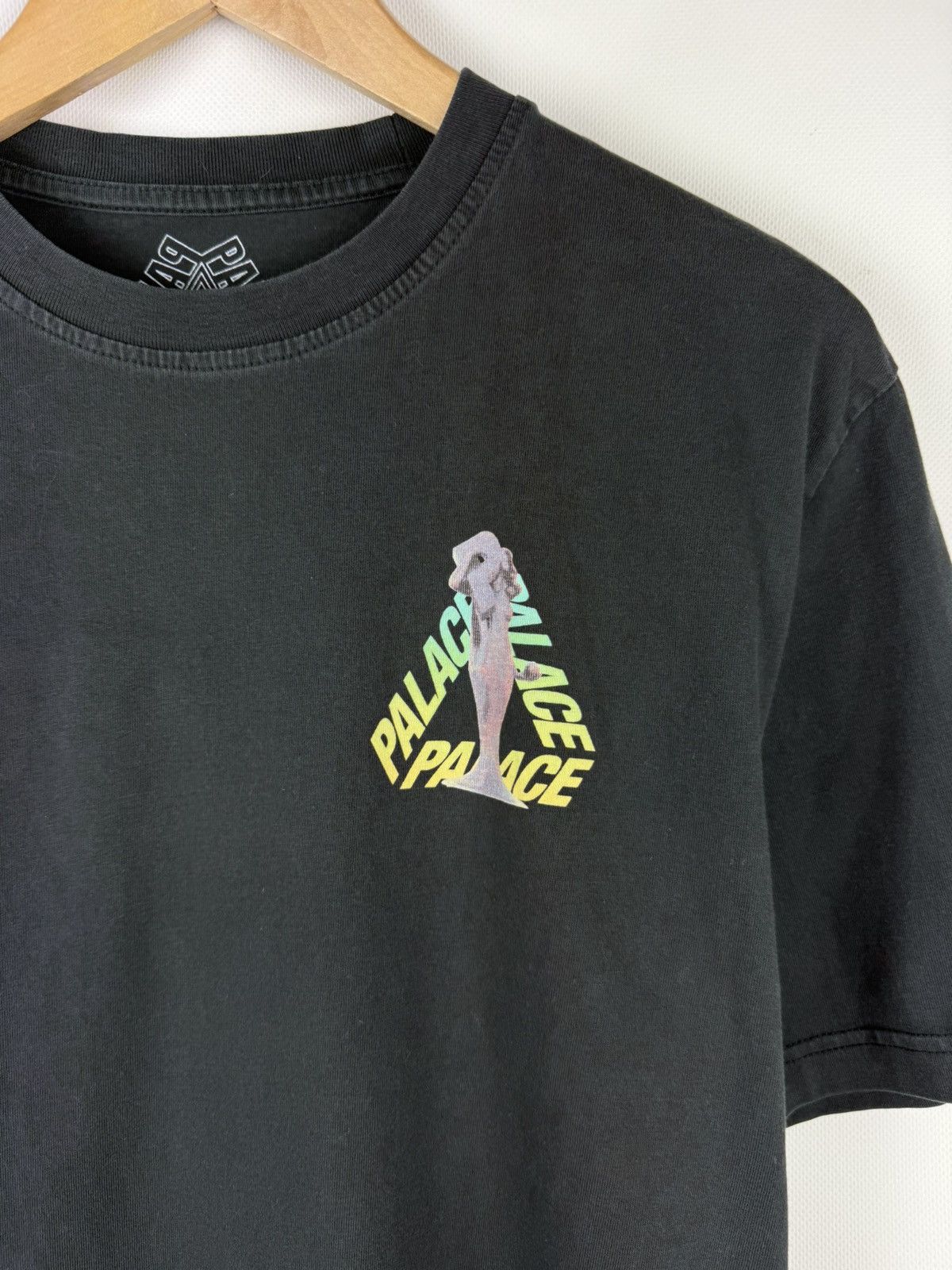 Palace Palace Skateboards Rolls P-3 Men’s Big Back Logo T Shirt Size US M / EU 48-50 / 2 - 16 Thumbnail