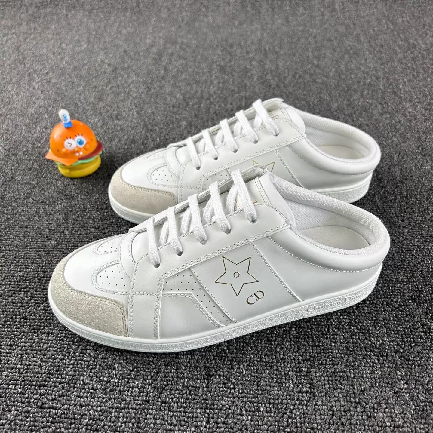 Dior Dior Star White Leather Sneakers EUR 35.5 Size US 5 / IT 35 - 1 Thumbnail