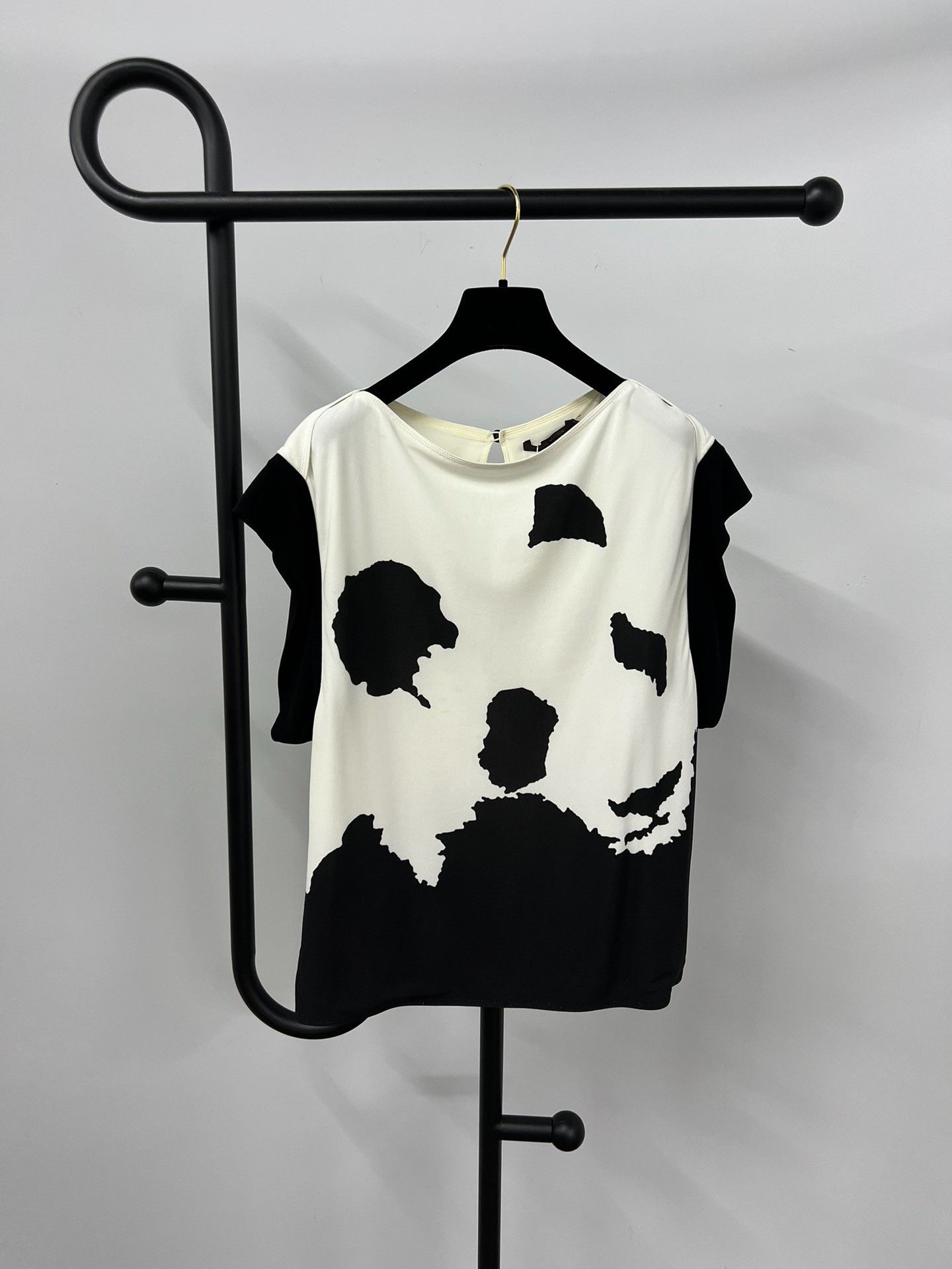 Louis Vuitton LV Silk Short-Sleeve Face Print Top Size S / US 4 / IT 40 - 1 Thumbnail