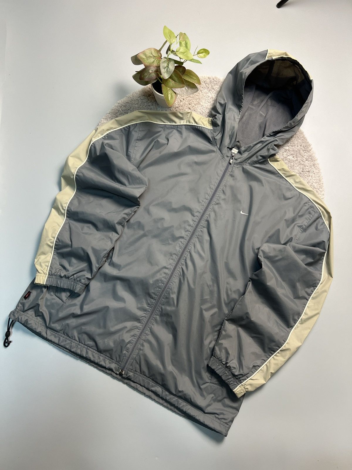 Nike × Vintage Vintage Nike Nylon Track Jacket Swoosh Y2k Size US L / EU 52-54 / 3 - 1 Thumbnail