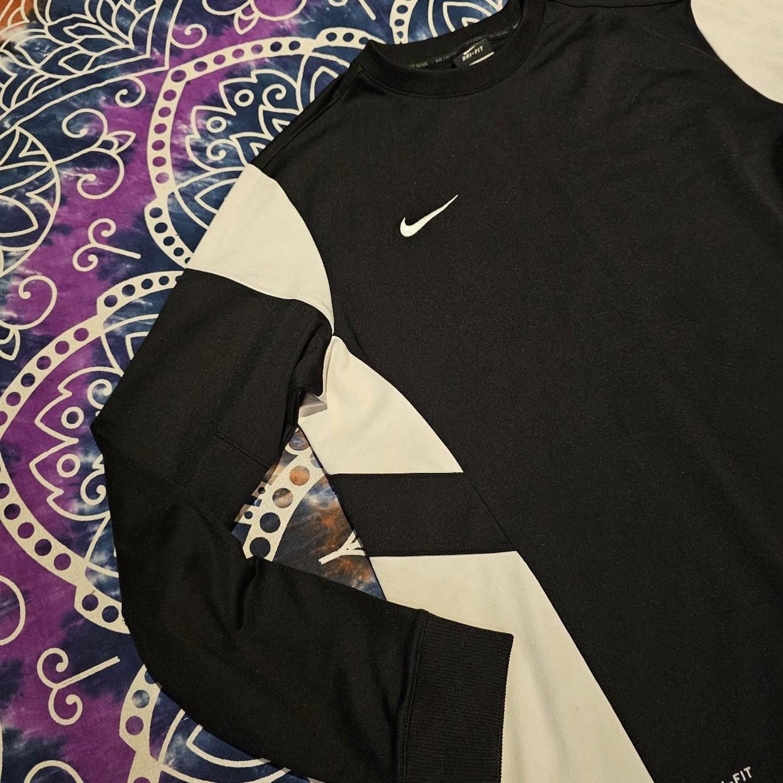 Nike Nike Dri Fit Kid's Black and White XL Gym Shirt Size US XL / EU 56 / 4 - 3 Thumbnail