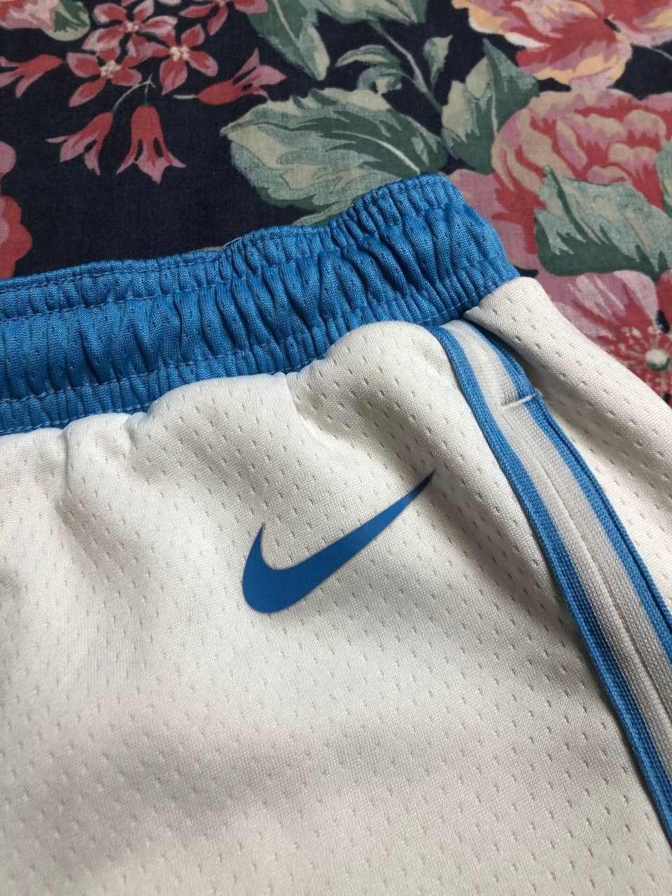 Nike Nike Los Angeles Lakers City Swingman Basketball Shorts Size US 34 / EU 50 - 12 Thumbnail