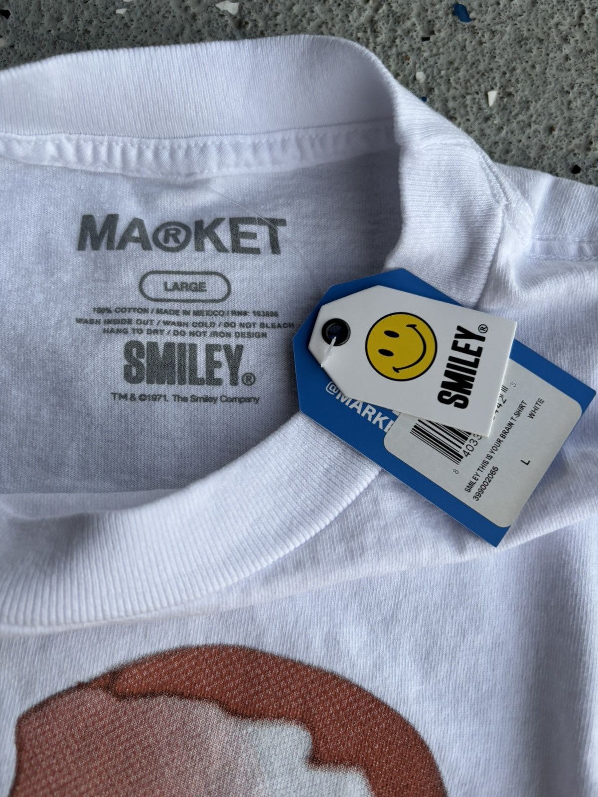 Market (NWT) Market Studios Smiley "This Is Your Brain" Tee Size US XL / EU 56 / 4 - 11 Thumbnail
