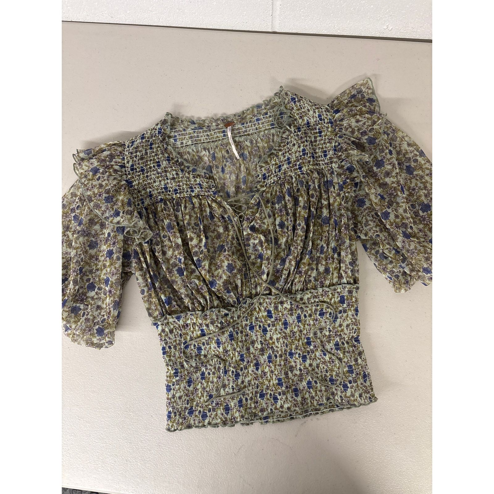 Free People Free People SZ Small Beatrice Floral Smocked Puff Sleeve Top Size S / US 4 / IT 40 - 3 Thumbnail
