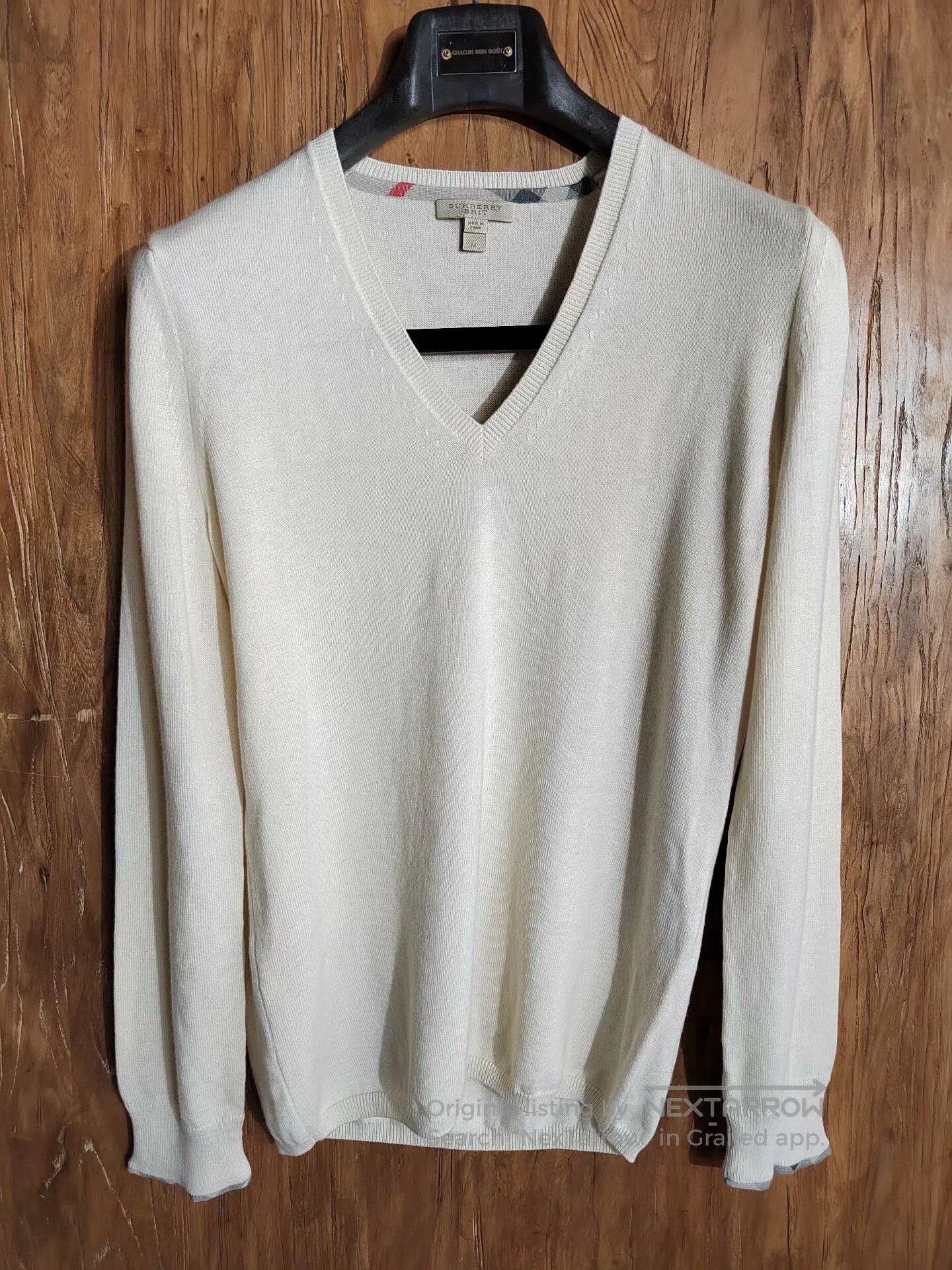 Burberry Burberry Brit Beige V-Neck Knit Sweater. Size M / US 6-8 / IT 42-44 - 1 Thumbnail
