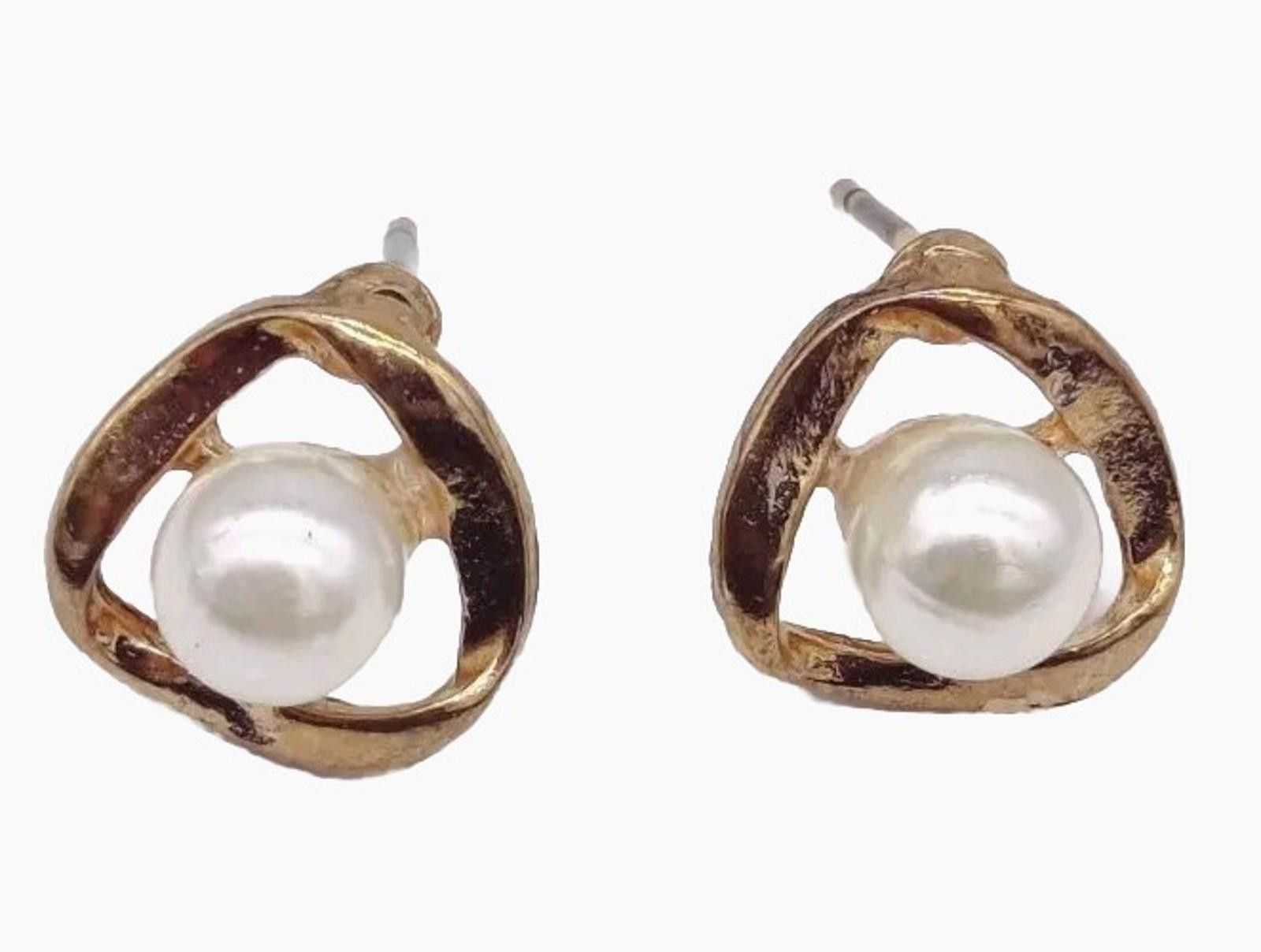 The Unbranded Brand Earrings Gold Triangle With Faux Pearl In Middle Pierced Stu Size ONE SIZE - 1 Thumbnail