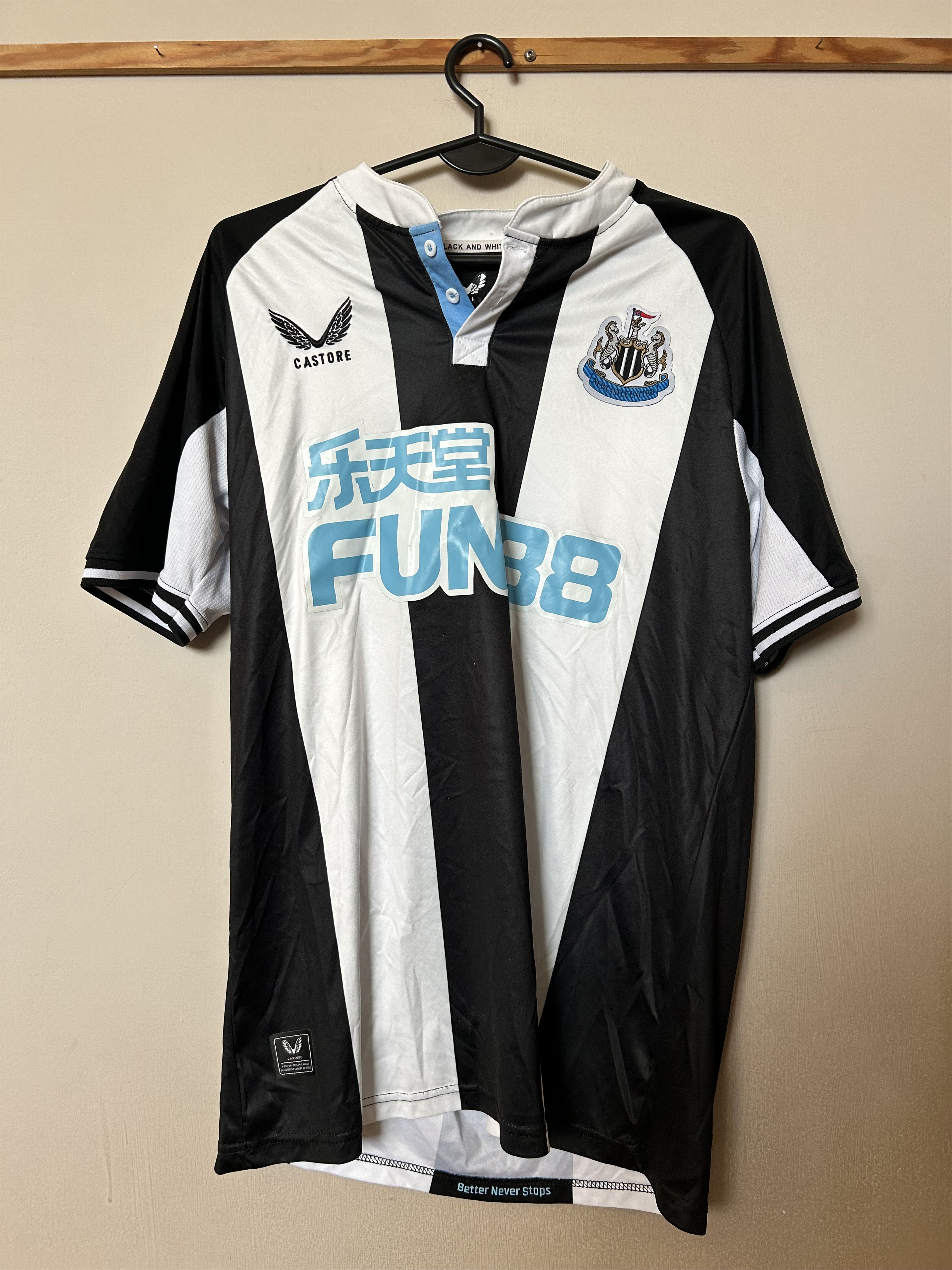 Castore NEWCASTLE UNITED FC 2021 - 2022 Castore - L/XL - UNIQUE Size US L / EU 52-54 / 3 - 1 Thumbnail