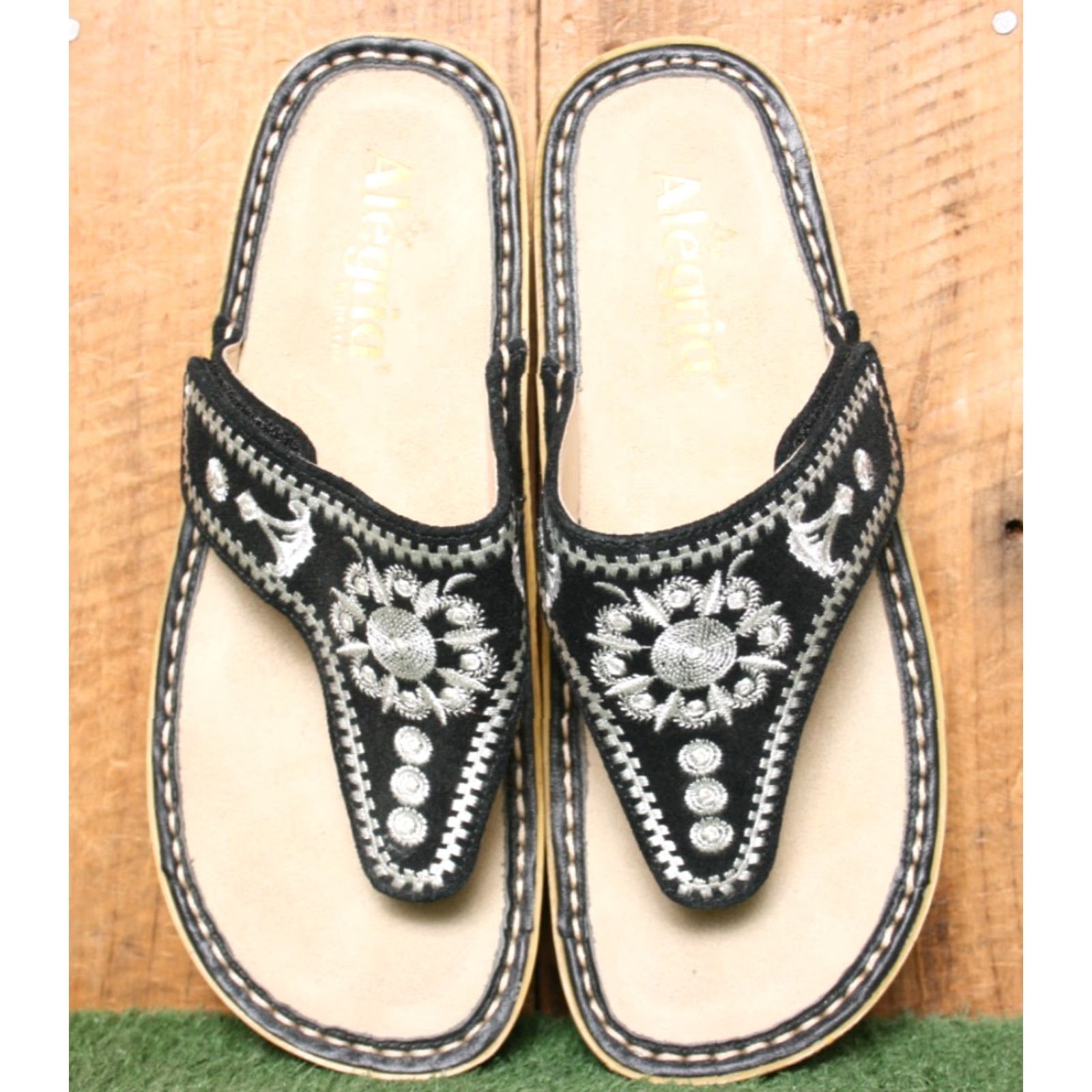 Vintage VINTAGE Alegria Vanessa Mandala Embroidered Suede Slide Sandals EUR 37 ≈ US 7 Black & White Thong Slip On Women Sandal 1-1.9 in Low Heel Size US 7 / IT 37 - 4 Thumbnail