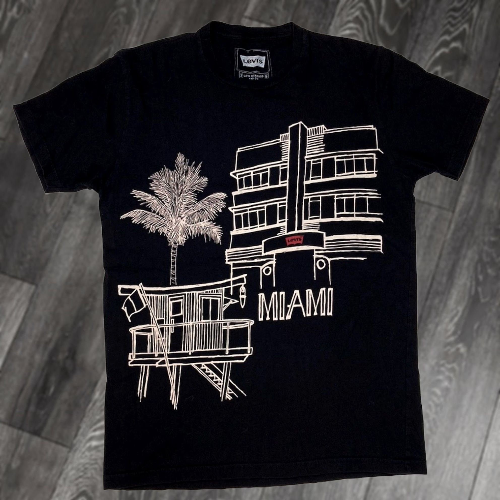 Levi's VINTAGE Levi’s Miami Florida Graphic T-shirt Men Medium Black Short Sleeve Size US M / EU 48-50 / 2 - 1 Thumbnail