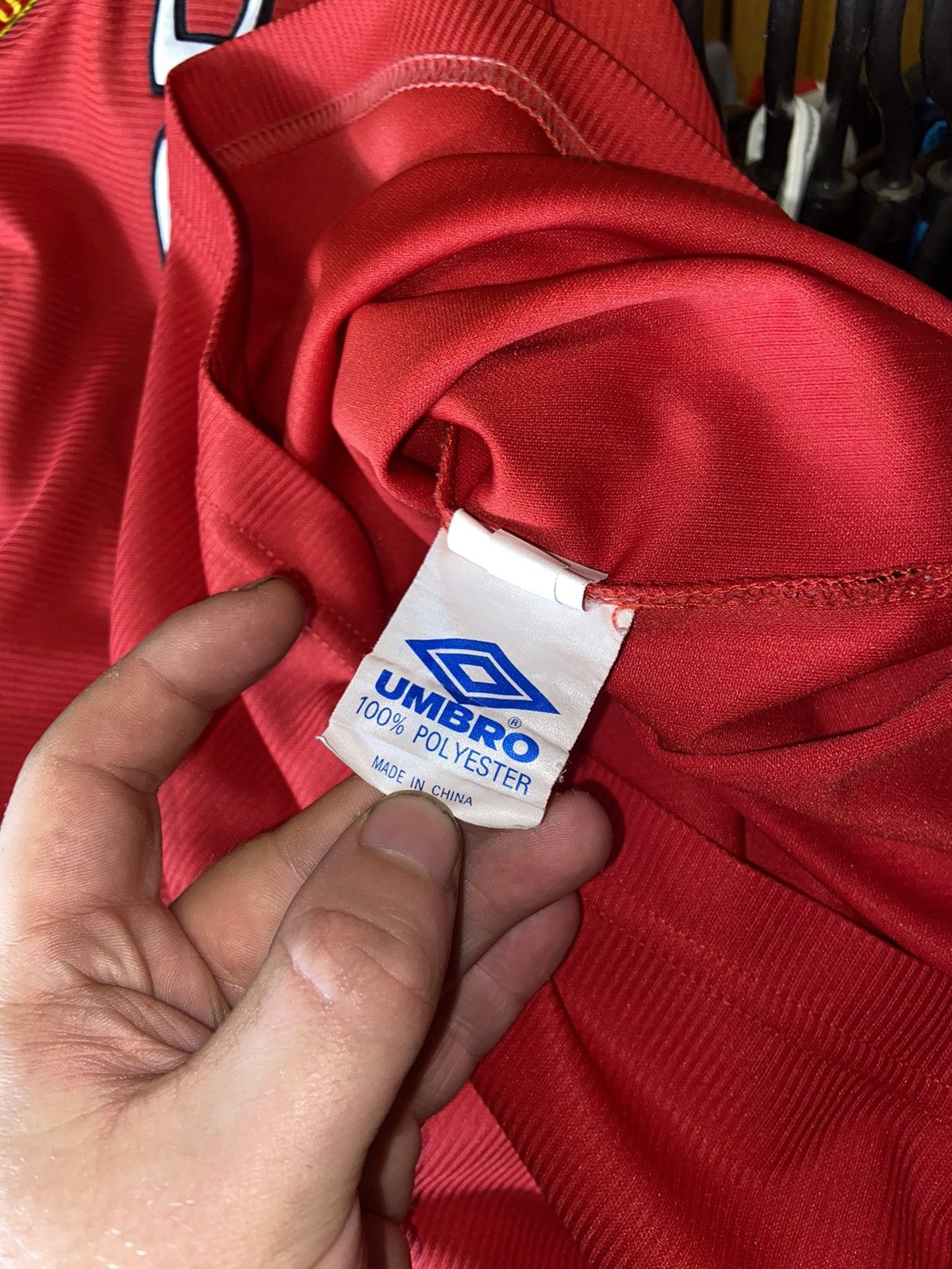 Vintage RARE 🧨UMBRO MANCHESTER UNITED 98/00 SOCCER FOOTBALL JERSEY Size US M / EU 48-50 / 2 - 8 Thumbnail