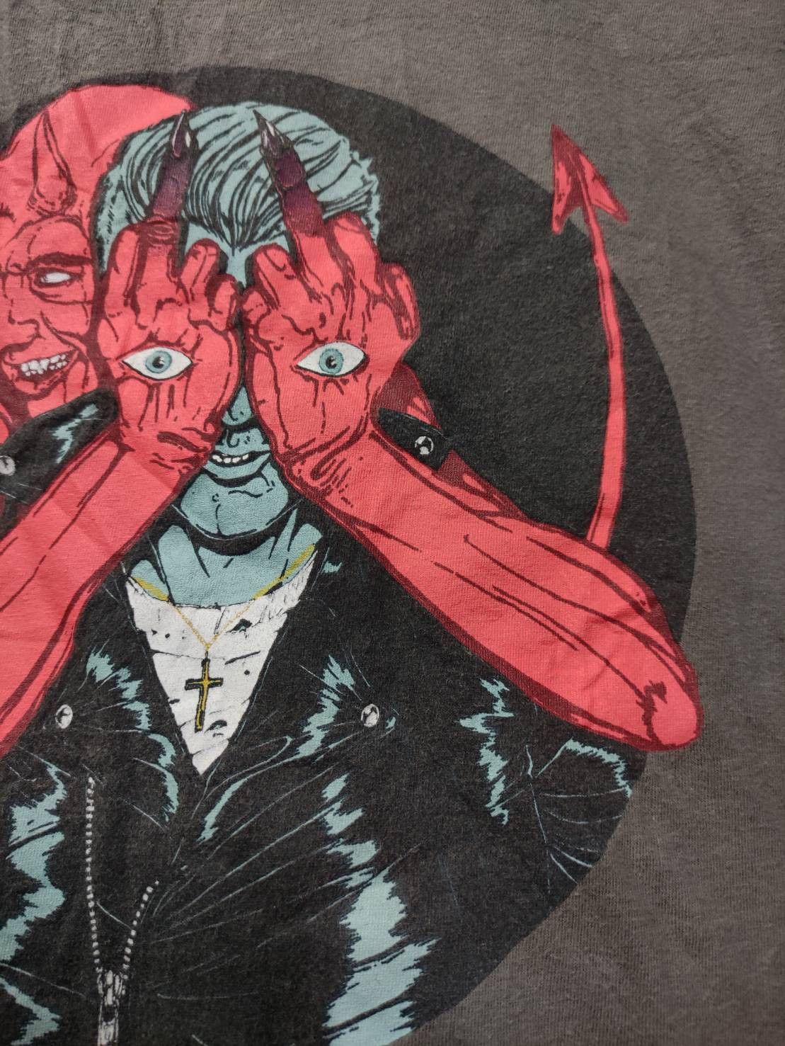 Band Tees Queens of the Stone Age " Villains " Album Promo T-Shirt Size US M / EU 48-50 / 2 - 4 Thumbnail