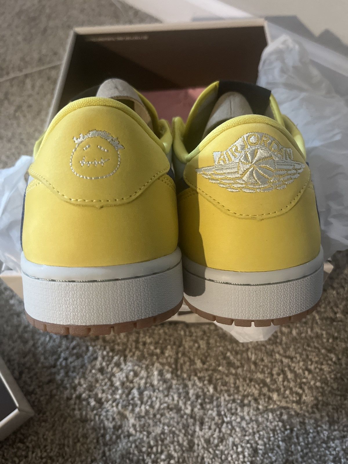 Jordan Brand × Travis Scott Jordan 1 Low Travis Scott Canary Size 10 Size US 10 / EU 43 - 12 Thumbnail