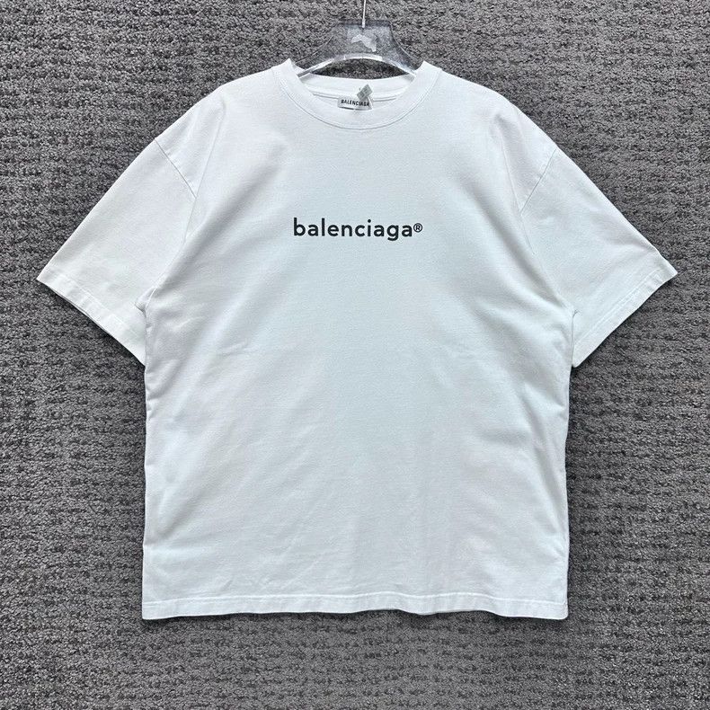 Balenciaga Balenciaga White Mailbox Short Sleeve - dmc Size US M / EU 48-50 / 2 - 1 Thumbnail