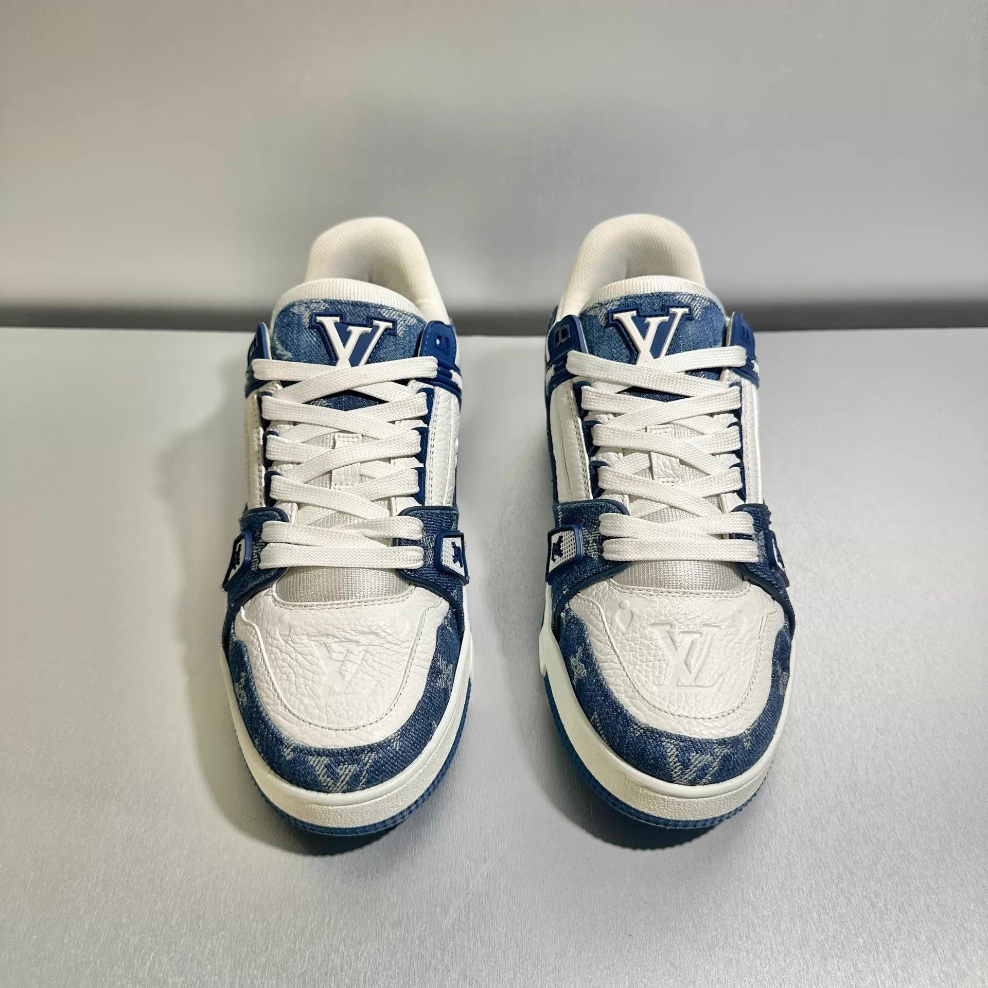 Louis Vuitton Louis Vuitton Trainer White Blue Denim 4/38 Worn once Size US 7.5 / IT 37.5 - 2 Thumbnail
