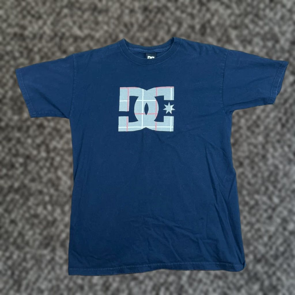 Vintage Vintage DC Shoes T Shirt Men M Blue Graphic Logo Skate Tee Size US M / EU 48-50 / 2 - 1 Thumbnail