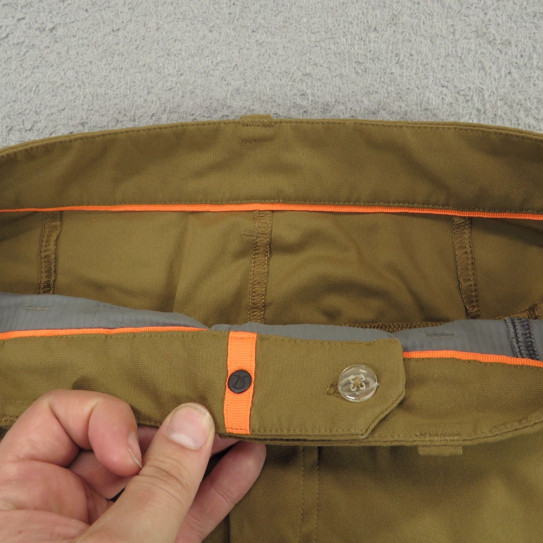 Lululemon Lululemon Shorts Mens 30 ABC 9" Artifact Khaki Warpstreme Chinos Office Tech Size US 30 / EU 46 - 5 Thumbnail