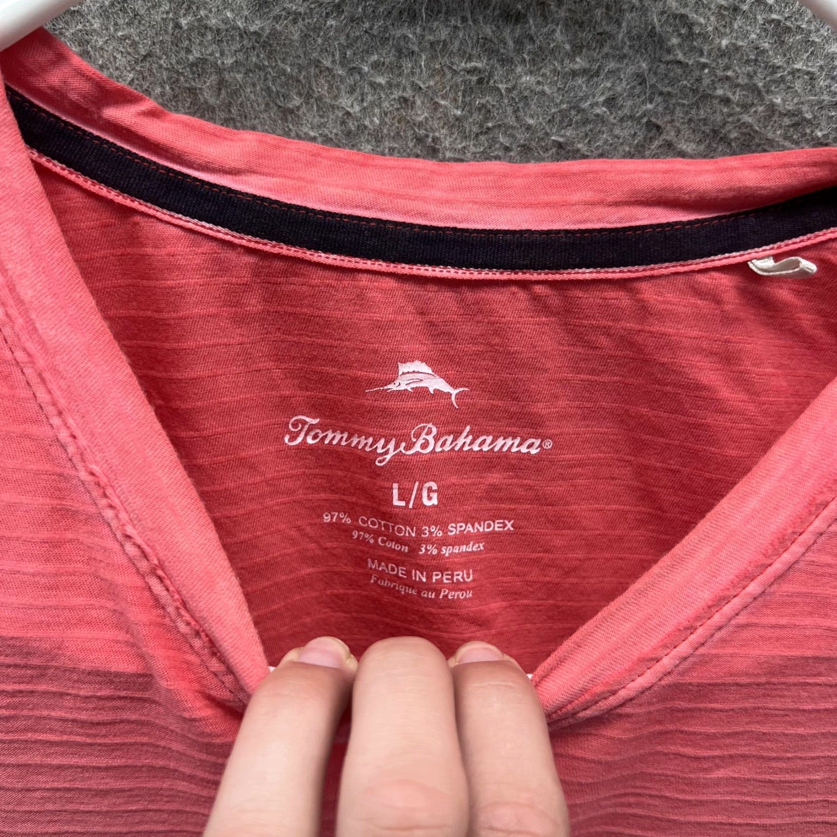 Tommy Bahama Tommy Bahama Shirt Mens Large Red Striped V Neck Tee Tagless Stretch Soft Shirt Mens L Red Striped V-Neck Tee Size US L / EU 52-54 / 3 - 2 Thumbnail